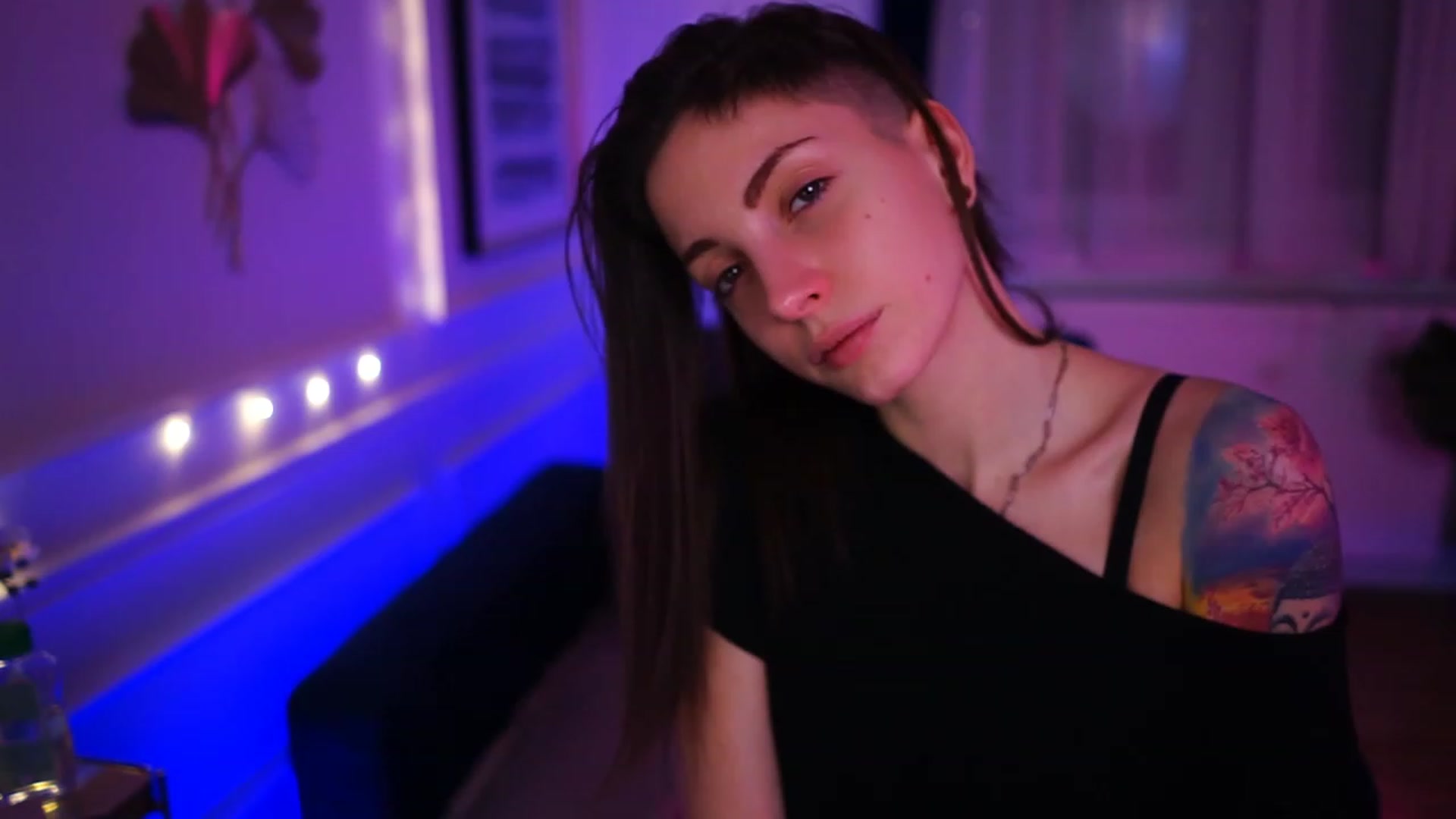 Gallery image thumbnail from Kend_dall's myfreecams stream on, 01/21/2023, 05:56 image 1 of 20