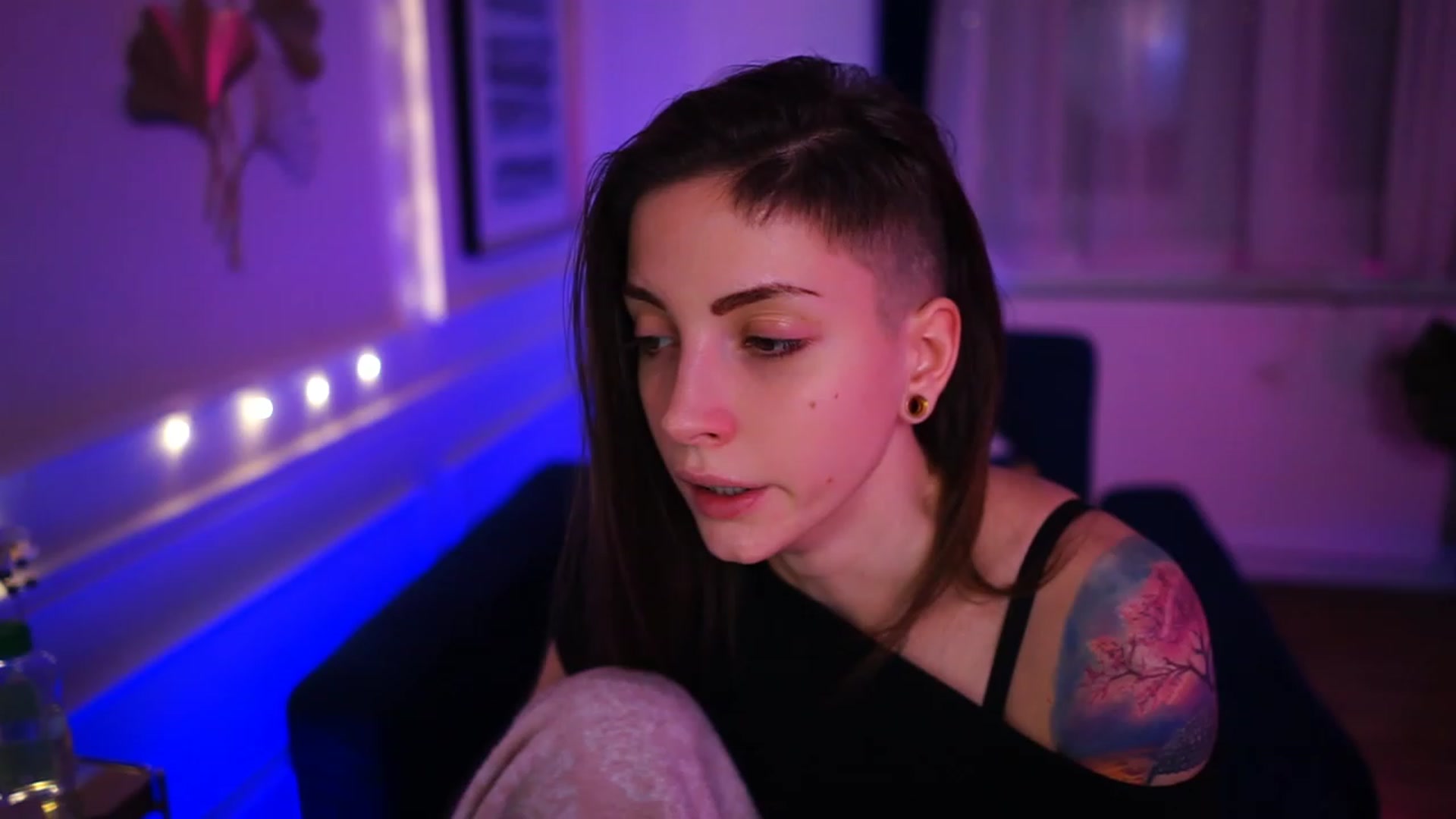 Gallery image thumbnail from Kend_dall's myfreecams stream on, 01/21/2023, 05:56 image 2 of 20