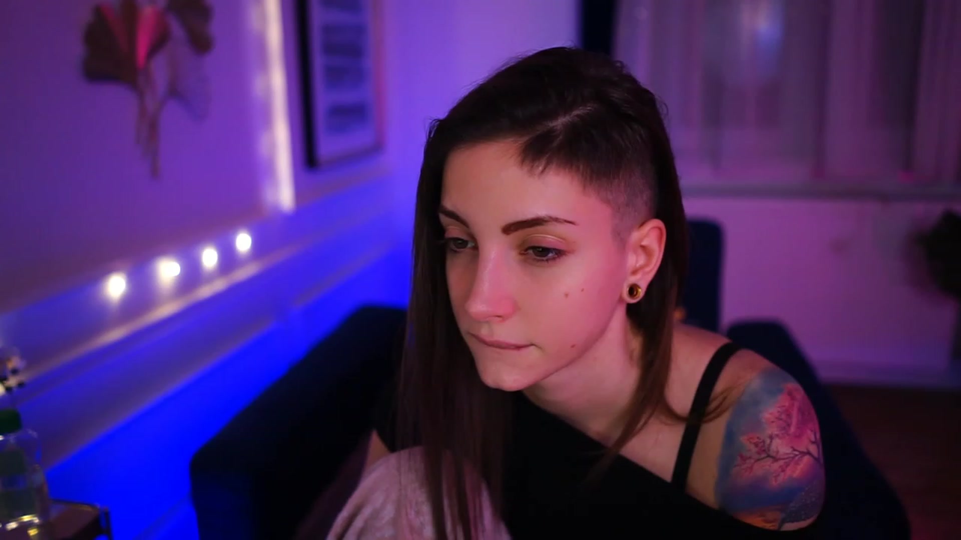 Gallery image thumbnail from Kend_dall's myfreecams stream on, 01/21/2023, 05:56 image 3 of 20