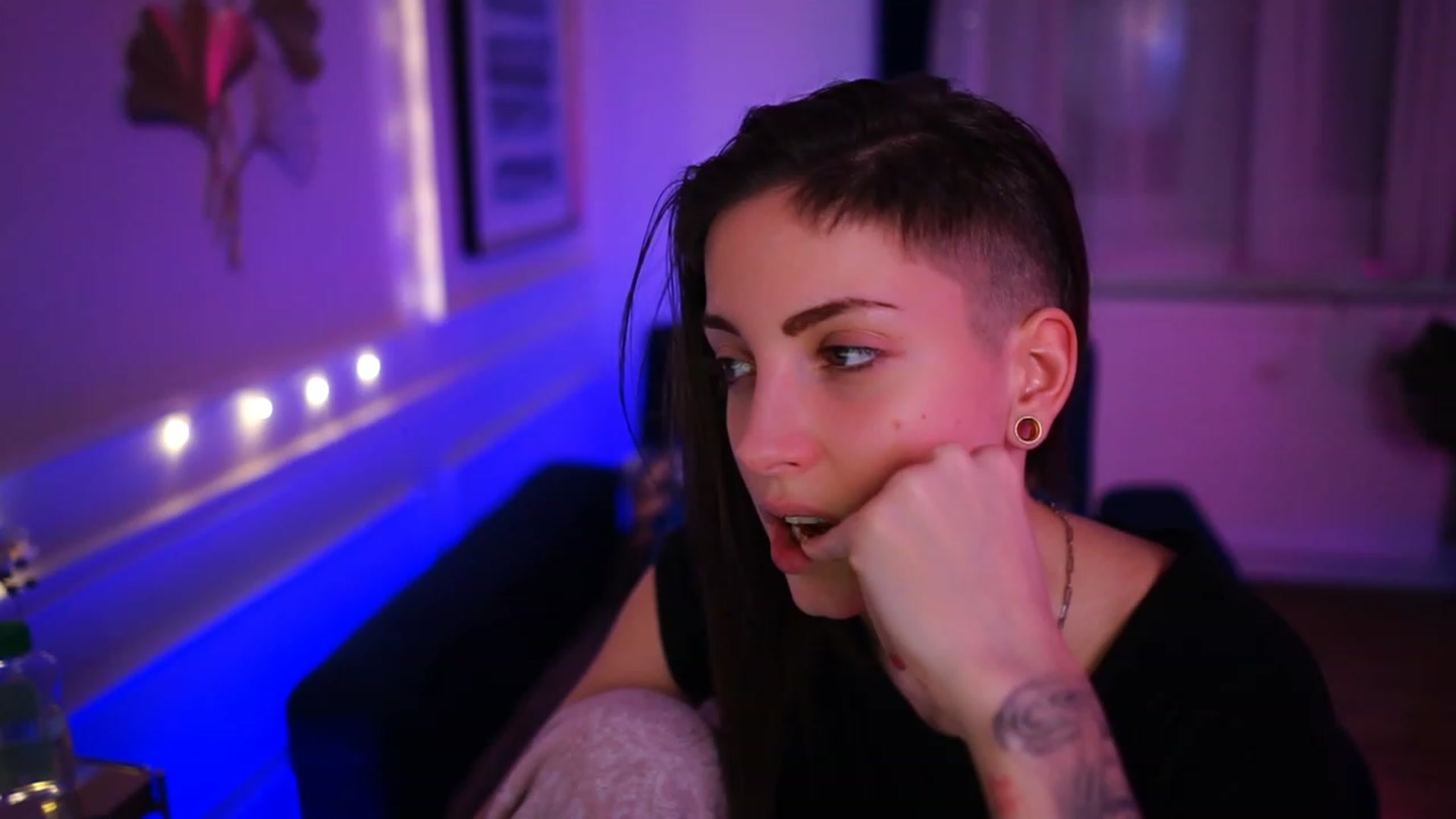 Gallery image thumbnail from Kend_dall's myfreecams stream on, 01/21/2023, 05:56 image 5 of 20