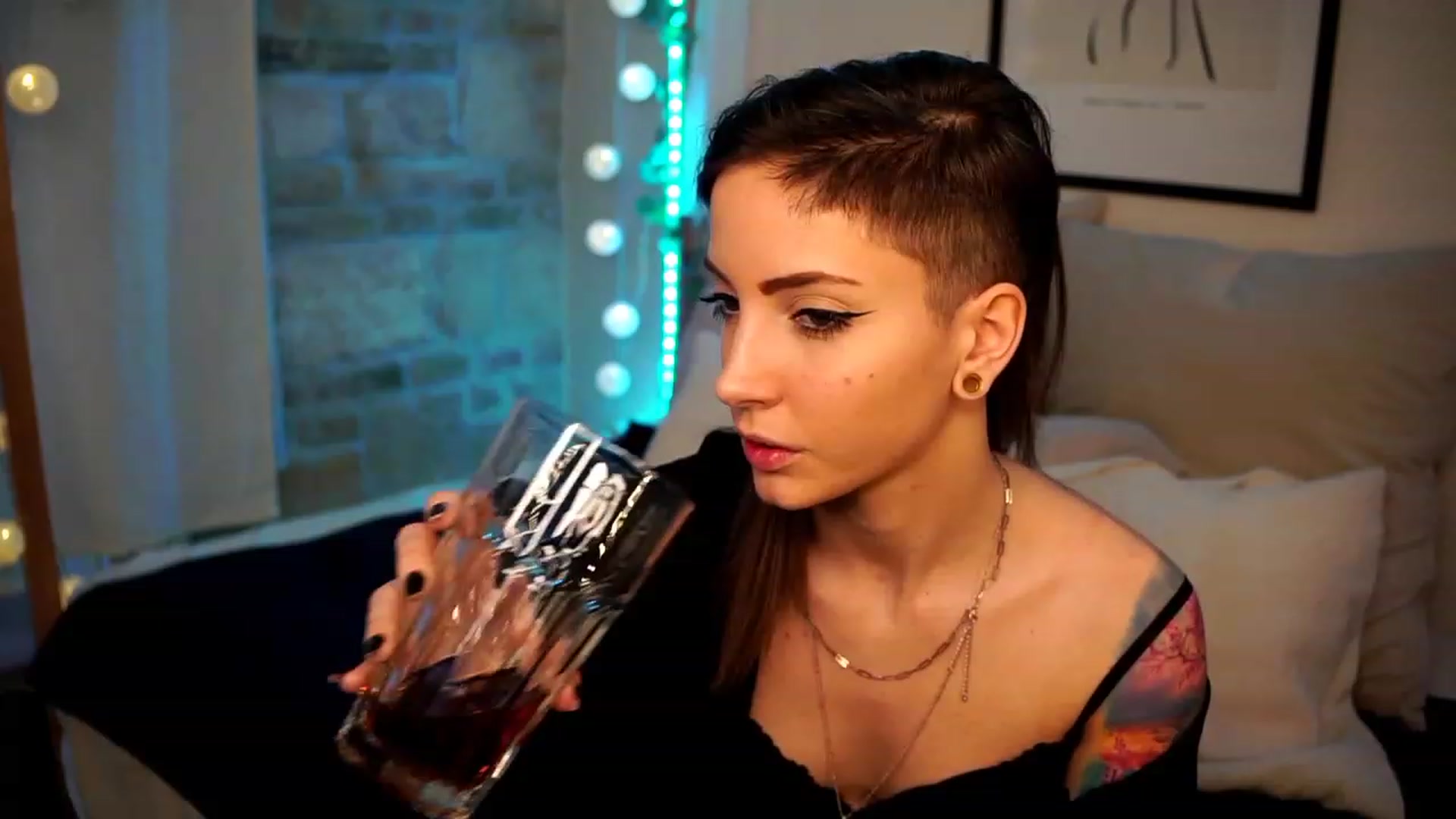 Gallery image thumbnail from Kend_dall's myfreecams stream on, 01/29/2023, 13:21 image 14 of 20