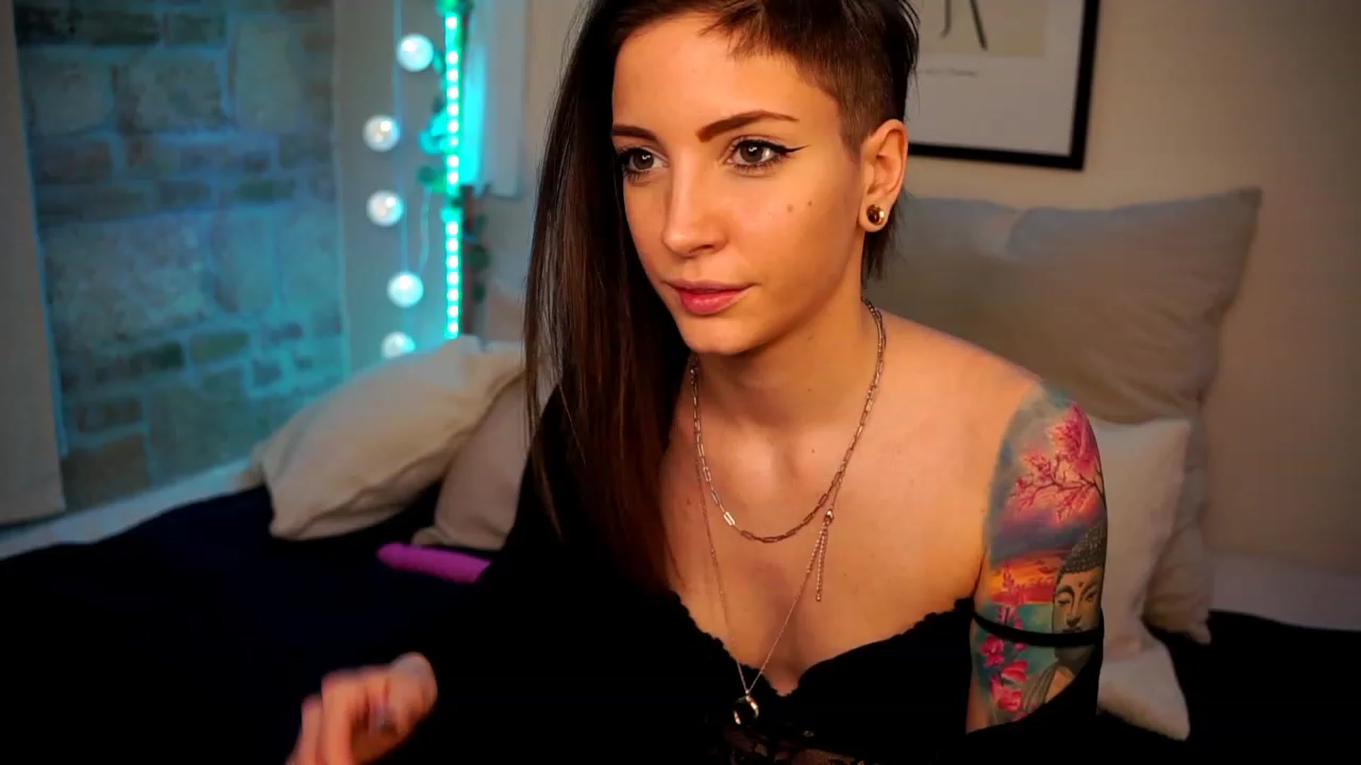 Gallery image thumbnail from Kend_dall's myfreecams stream on, 01/29/2023, 13:21 image 16 of 20