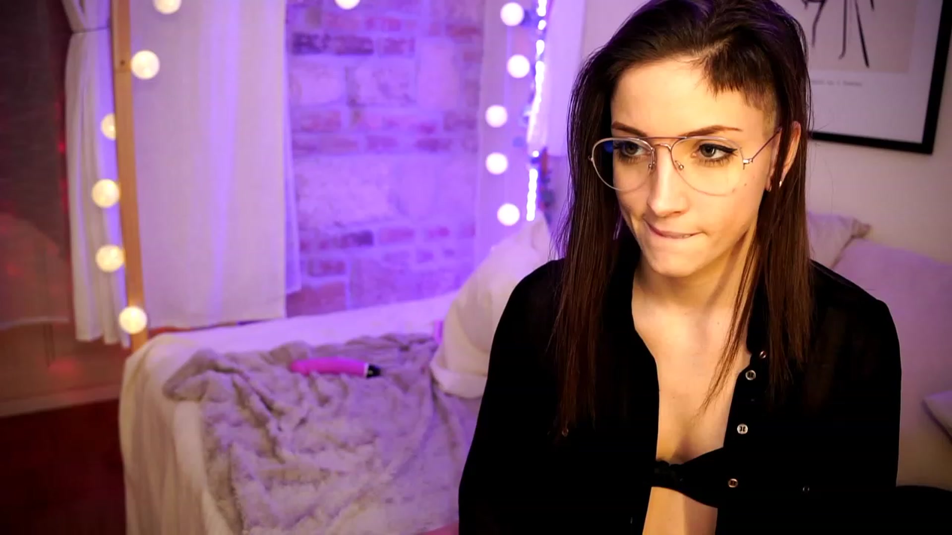 Gallery image thumbnail from Kend_dall's myfreecams stream on, 02/05/2023, 16:21 image 3 of 20
