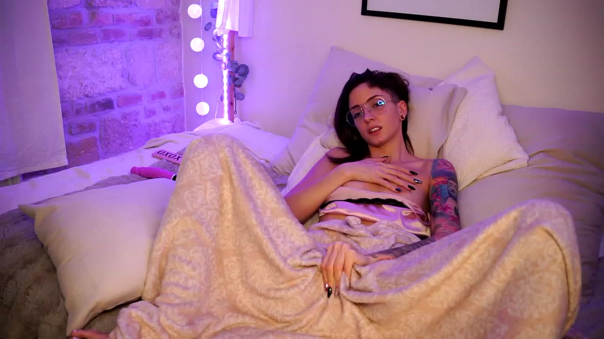 Gallery image thumbnail from Kend_dall's myfreecams stream on, 02/10/2023, 08:58 image 13 of 20