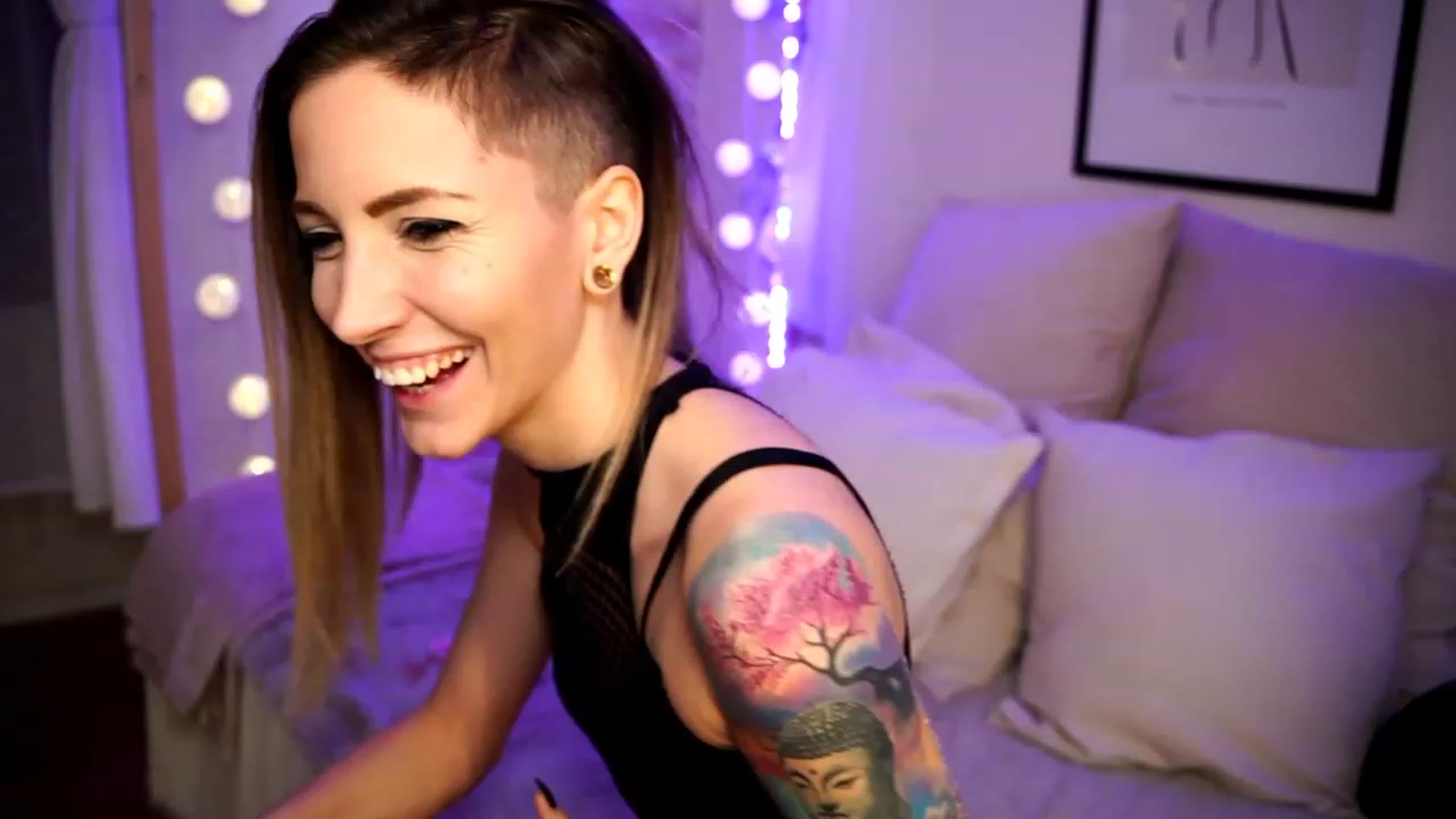 Gallery image thumbnail from Kend_dall's myfreecams stream on, 02/13/2023, 18:05 image 6 of 20