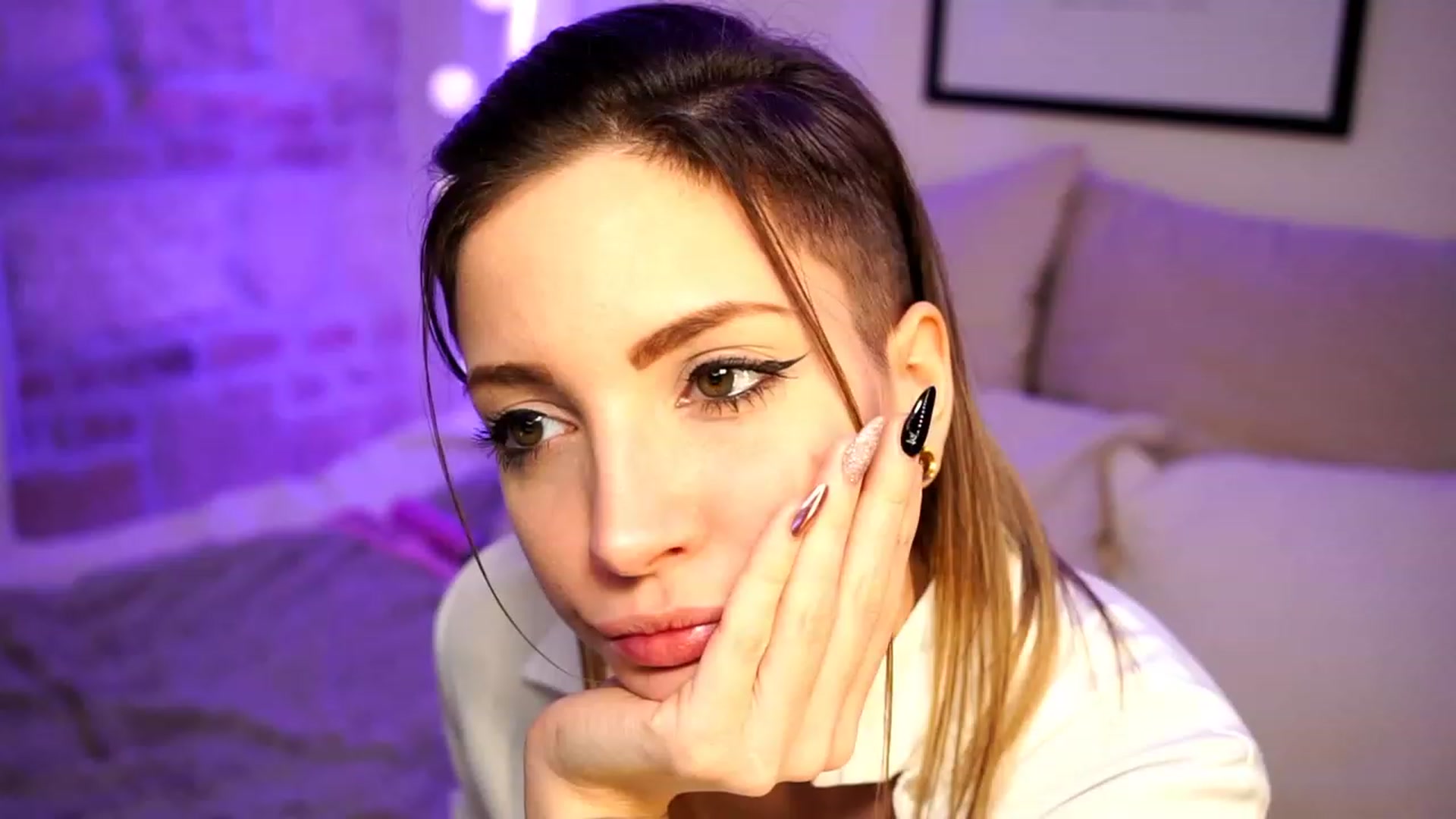 Gallery image thumbnail from Kend_dall's myfreecams stream on, 02/15/2023, 16:18 image 13 of 20