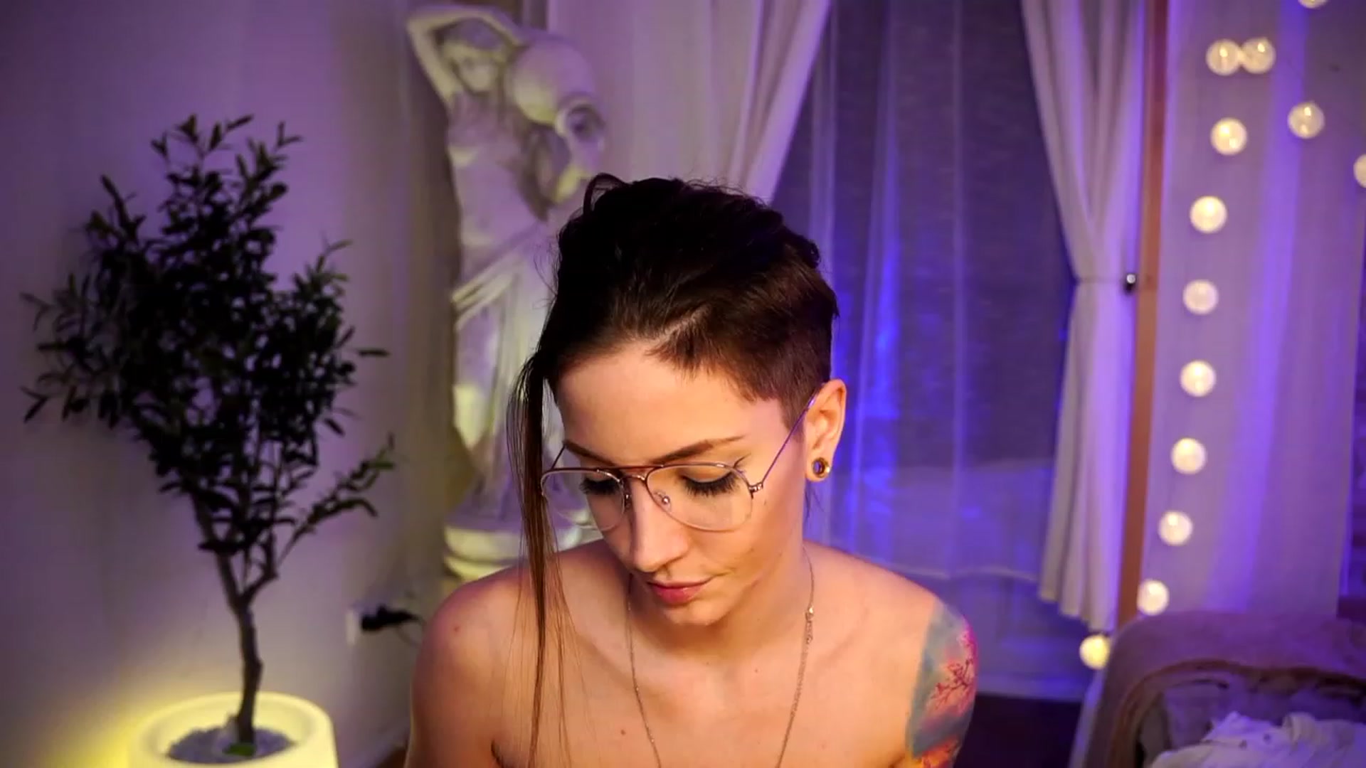 Gallery image thumbnail from Kend_dall's myfreecams stream on, 02/22/2023, 22:30 image 3 of 20