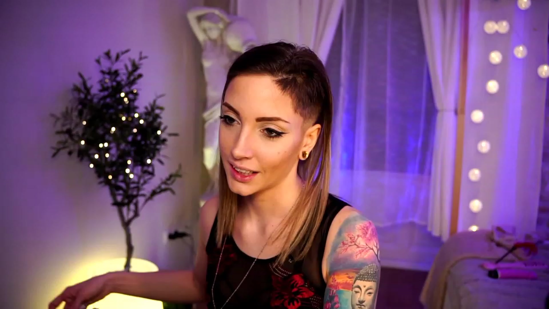 Gallery image thumbnail from Kend_dall's myfreecams stream on, 02/26/2023, 13:22 image 6 of 20