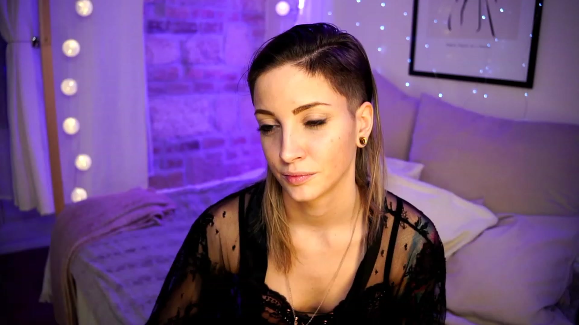 Gallery image thumbnail from Kend_dall's myfreecams stream on, 03/05/2023, 14:43 image 10 of 20