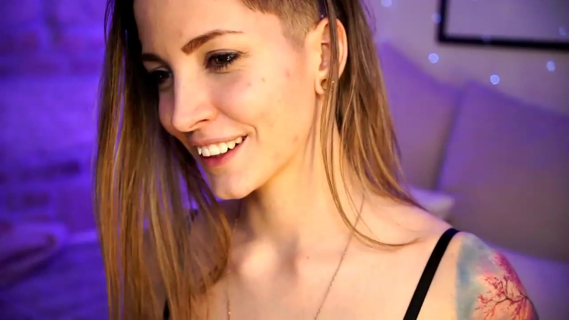 Gallery image thumbnail from Kend_dall's myfreecams stream on, 03/05/2023, 16:29 image 8 of 20