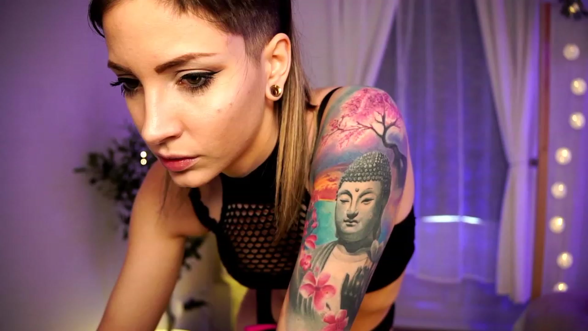 Gallery image thumbnail from Kend_dall's myfreecams stream on, 03/07/2023, 11:05 image 1 of 20