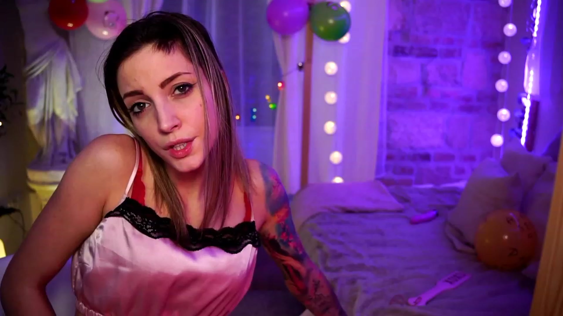 Gallery image thumbnail from Kend_dall's myfreecams stream on, 03/19/2023, 16:00 image 9 of 20