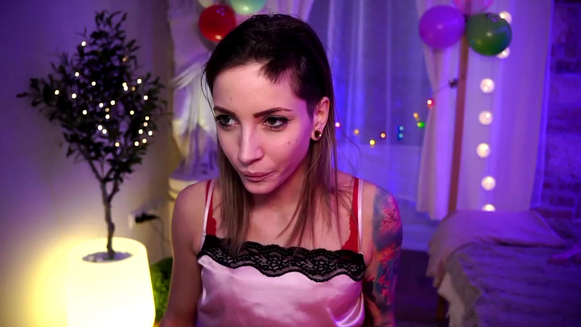 Gallery image thumbnail from Kend_dall's myfreecams stream on, 03/19/2023, 16:00 image 4 of 20
