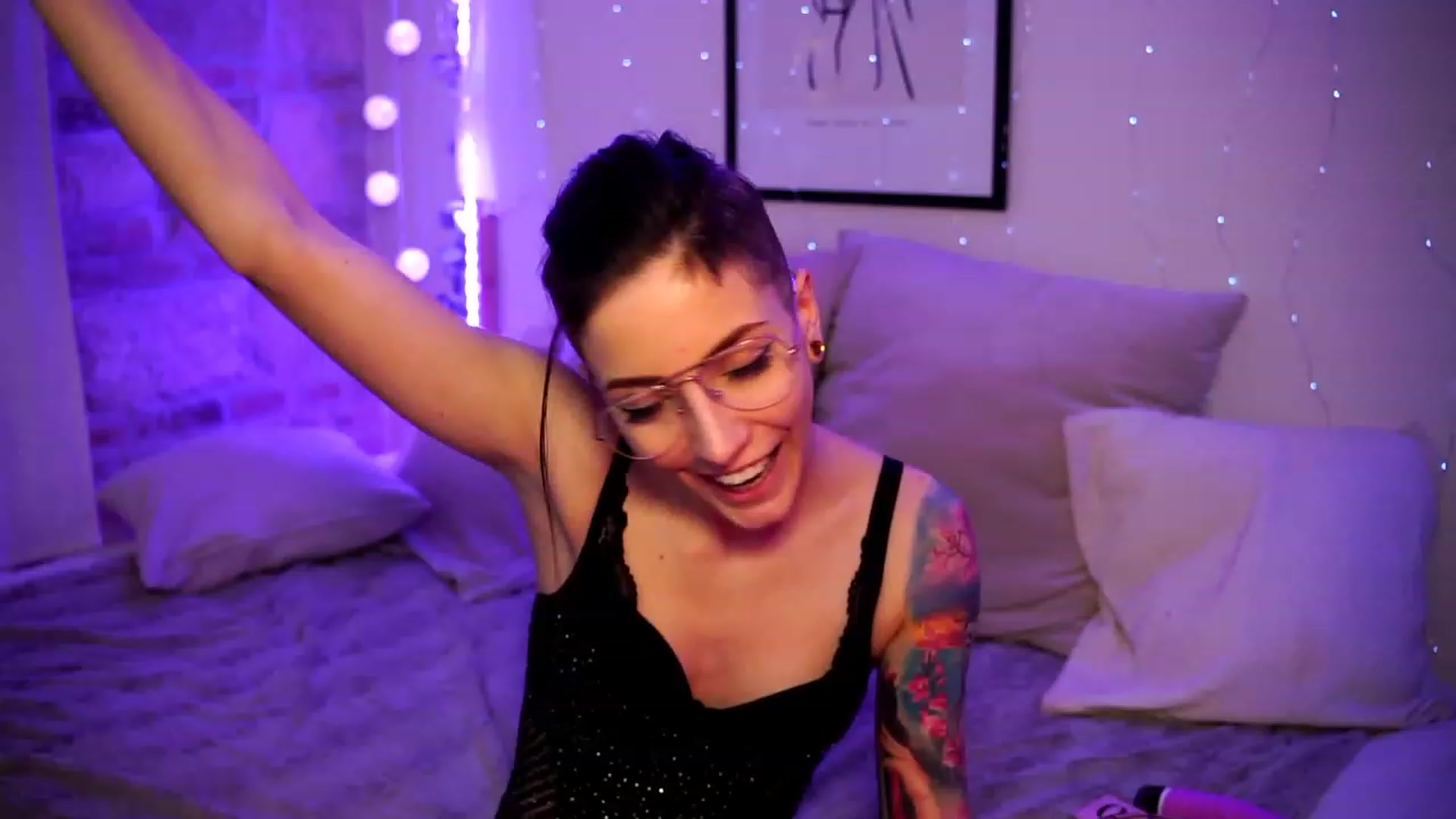 Gallery image thumbnail from Kend_dall's myfreecams stream on, 03/26/2023, 12:43 image 16 of 20