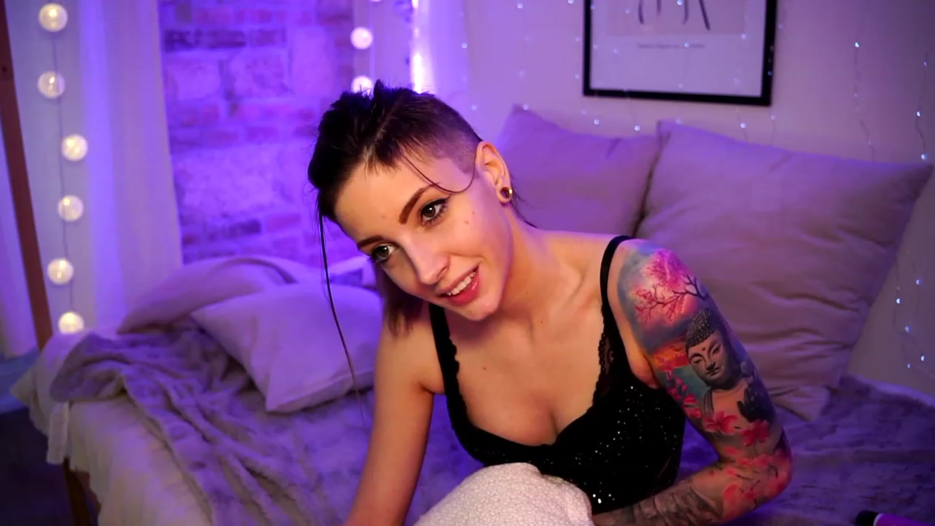 Gallery image thumbnail from Kend_dall's myfreecams stream on, 03/26/2023, 15:05 image 10 of 20