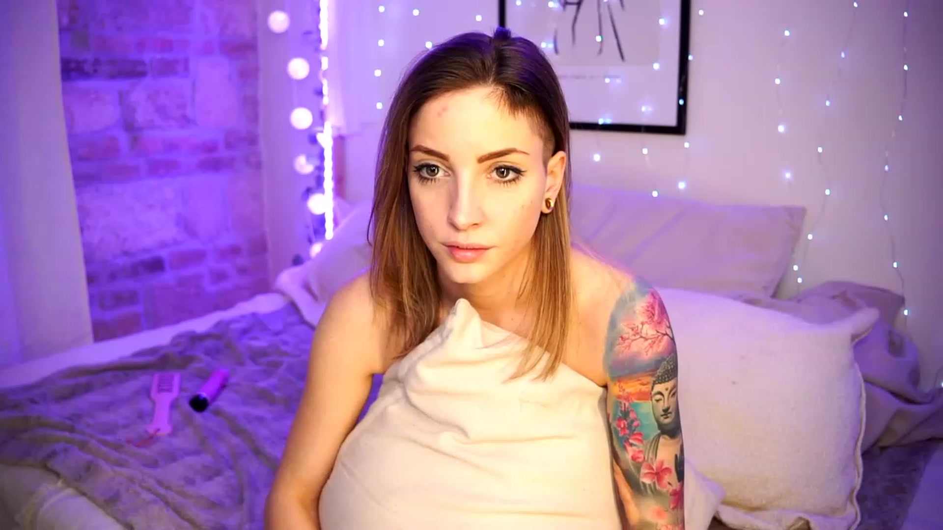 Gallery image thumbnail from Kend_dall's myfreecams stream on, 03/28/2023, 12:26 image 15 of 20