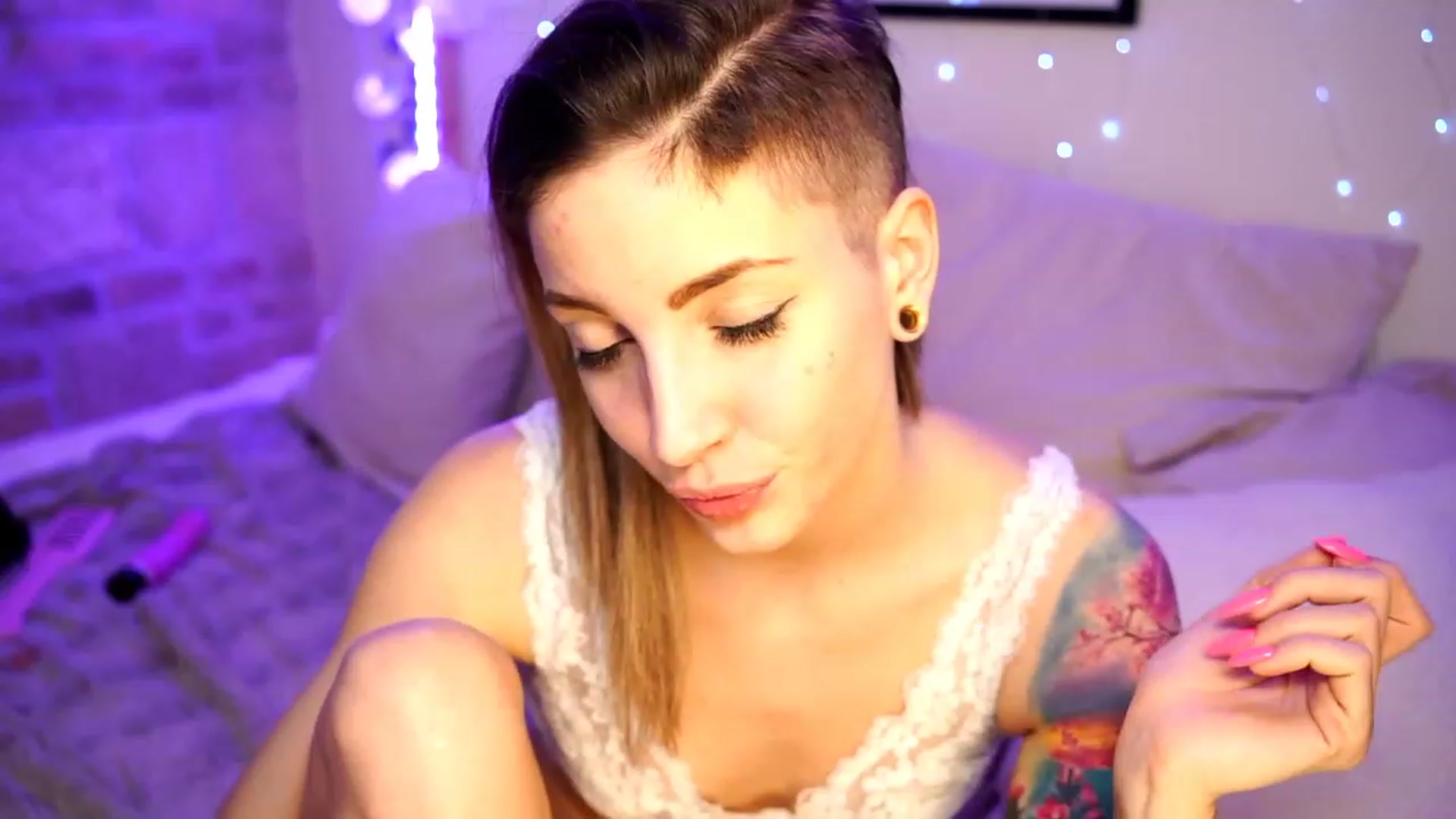 Gallery image thumbnail from Kend_dall's myfreecams stream on, 03/28/2023, 13:51 image 19 of 20