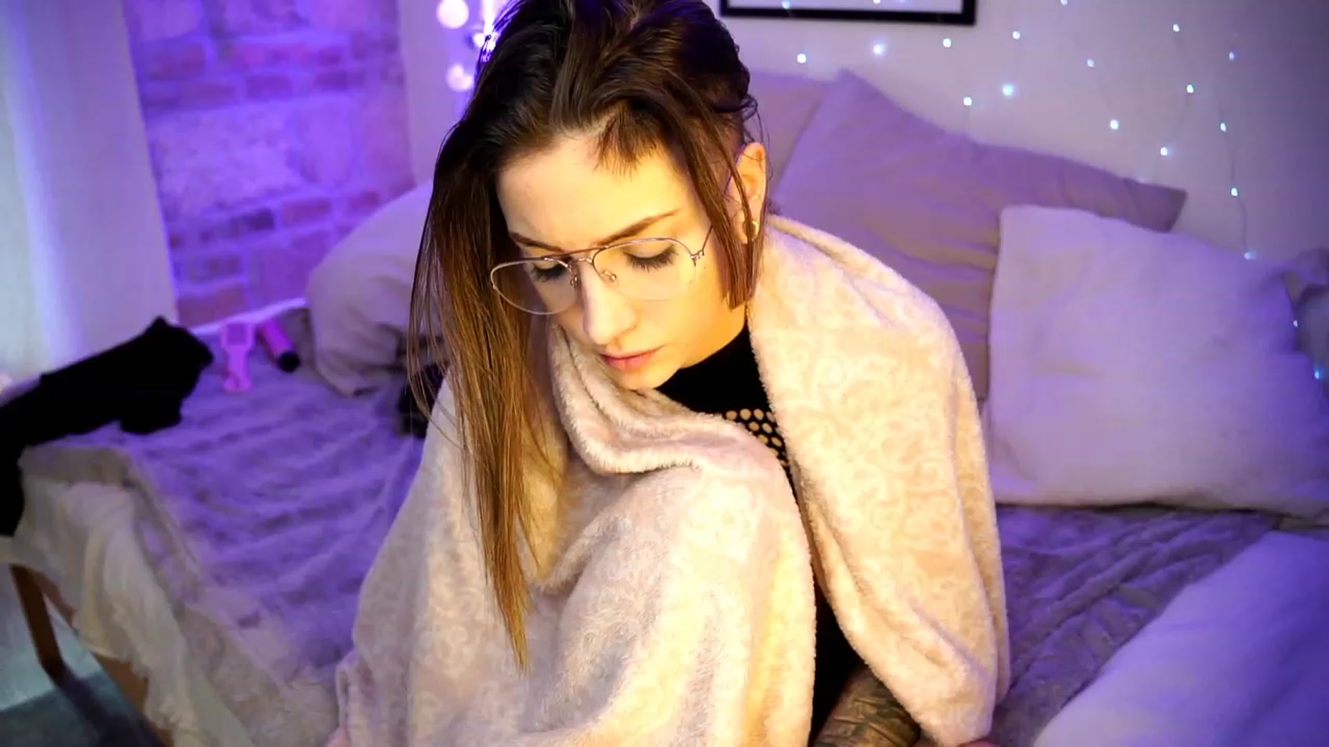 Gallery image thumbnail from Kend_dall's myfreecams stream on, 03/30/2023, 07:23 image 9 of 20