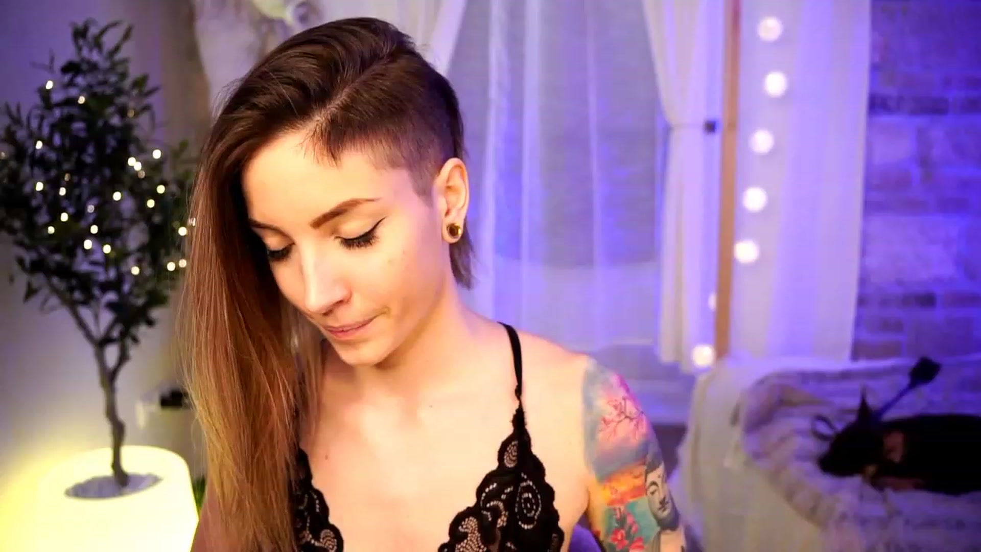 Gallery image thumbnail from Kend_dall's myfreecams stream on, 04/02/2023, 11:43 image 2 of 20