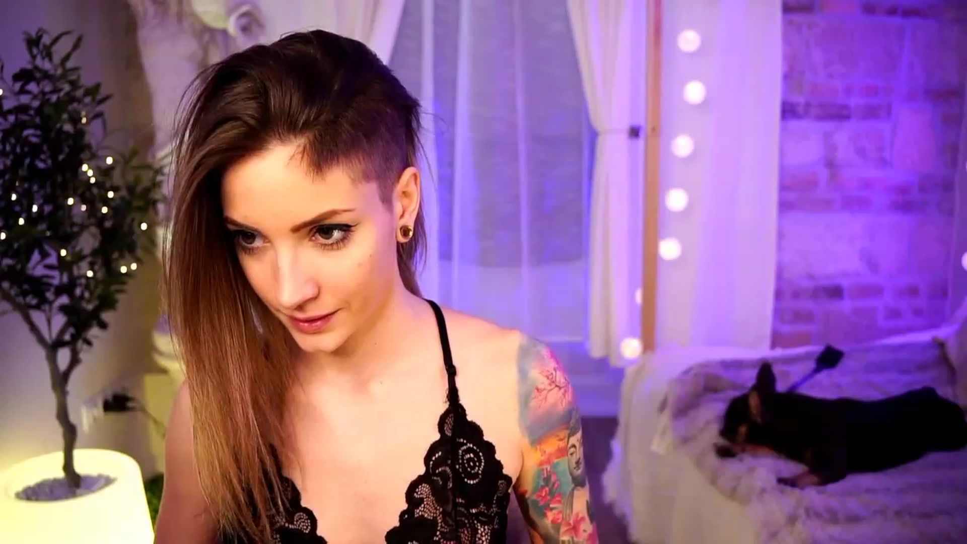 Gallery image thumbnail from Kend_dall's myfreecams stream on, 04/02/2023, 11:43 image 8 of 20