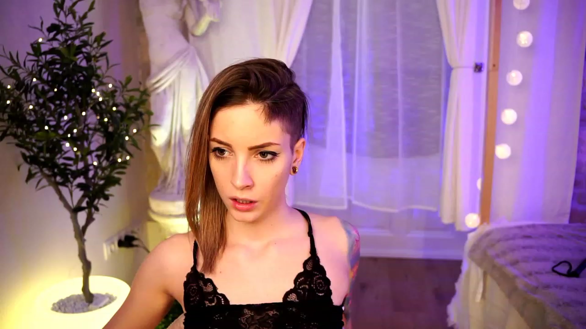 Gallery image thumbnail from Kend_dall's myfreecams stream on, 04/02/2023, 14:45 image 6 of 20