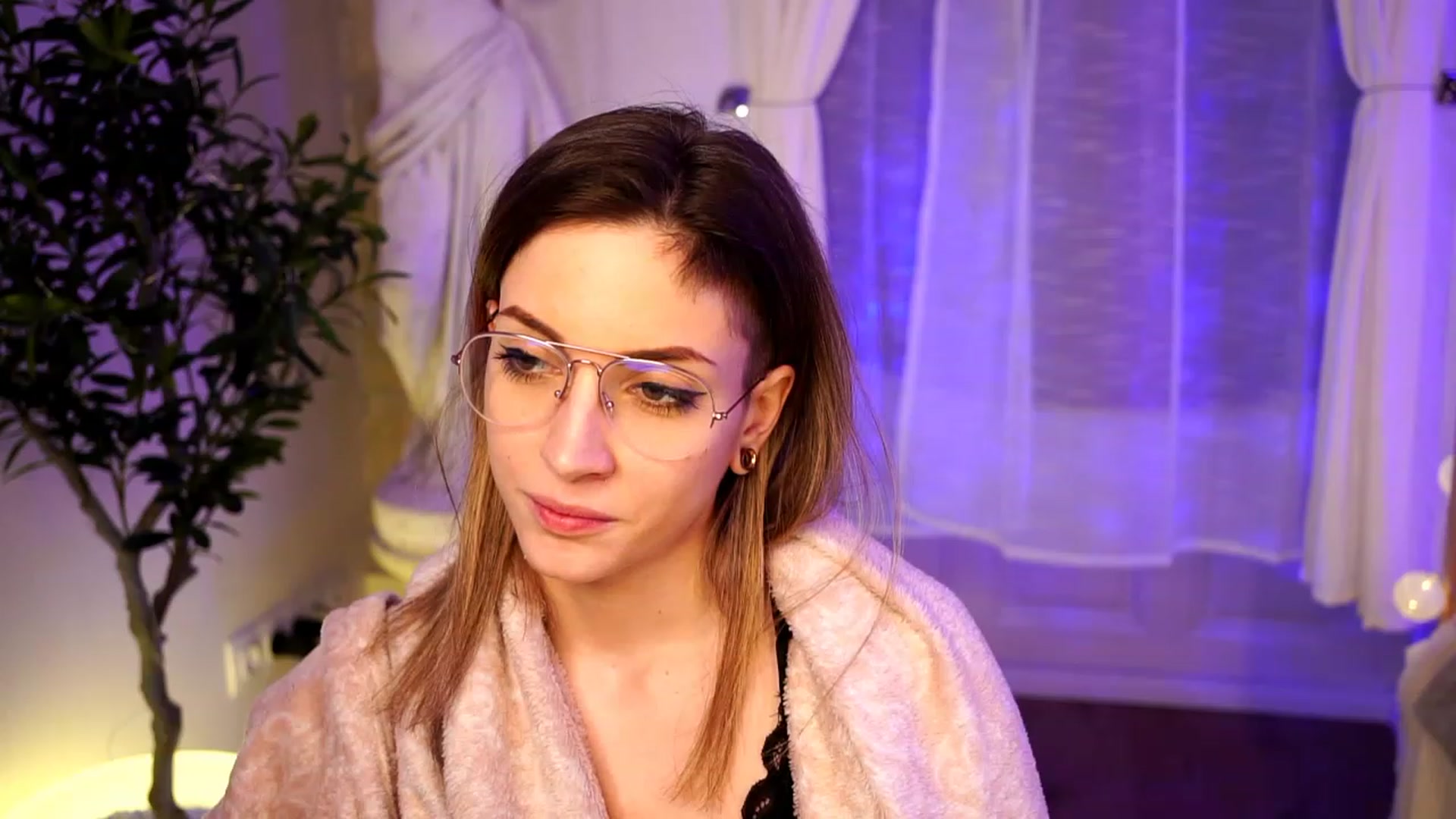 Gallery image thumbnail from Kend_dall's myfreecams stream on, 04/02/2023, 15:30 image 12 of 20