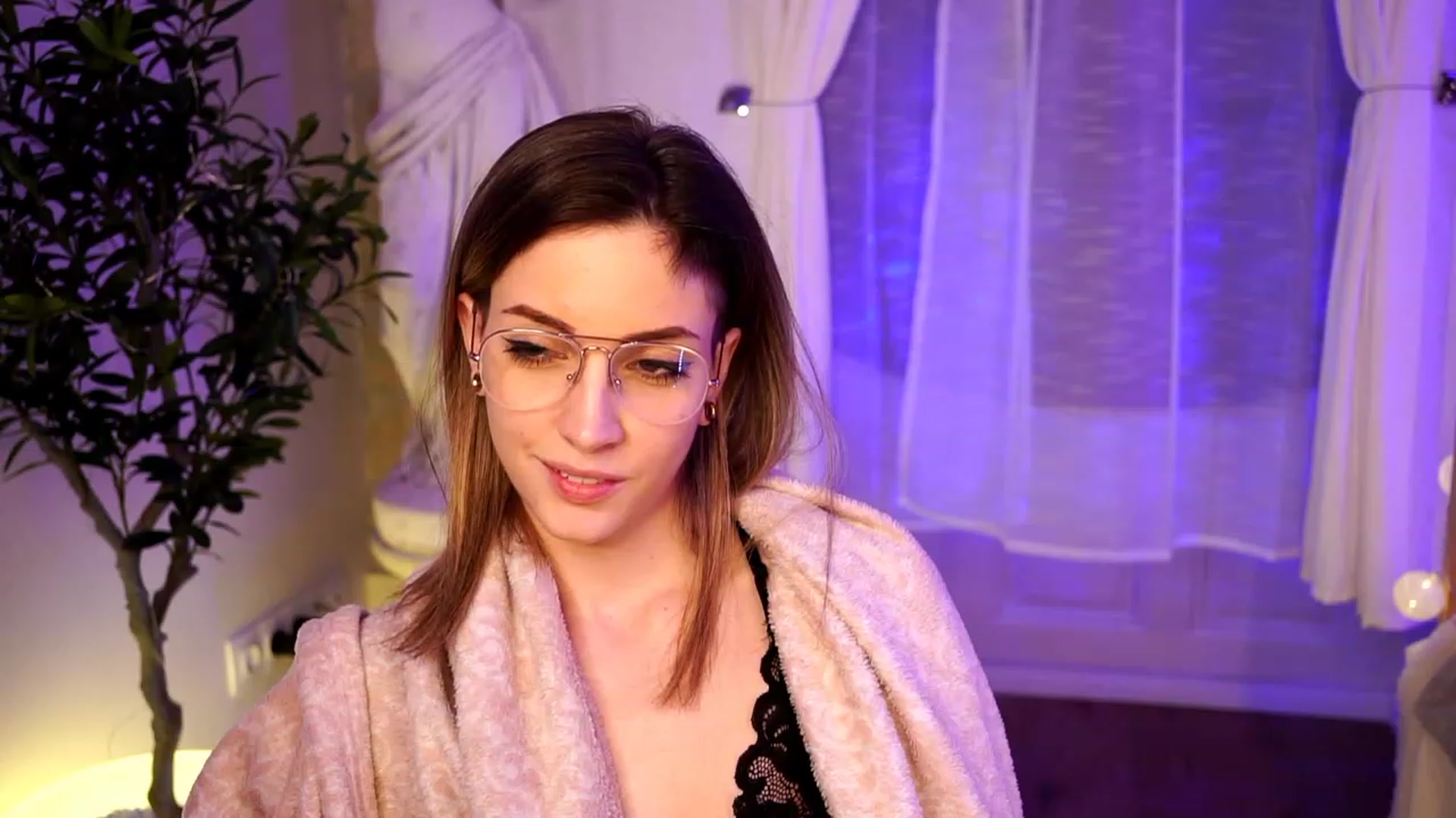 Gallery image thumbnail from Kend_dall's myfreecams stream on, 04/02/2023, 15:30 image 14 of 20
