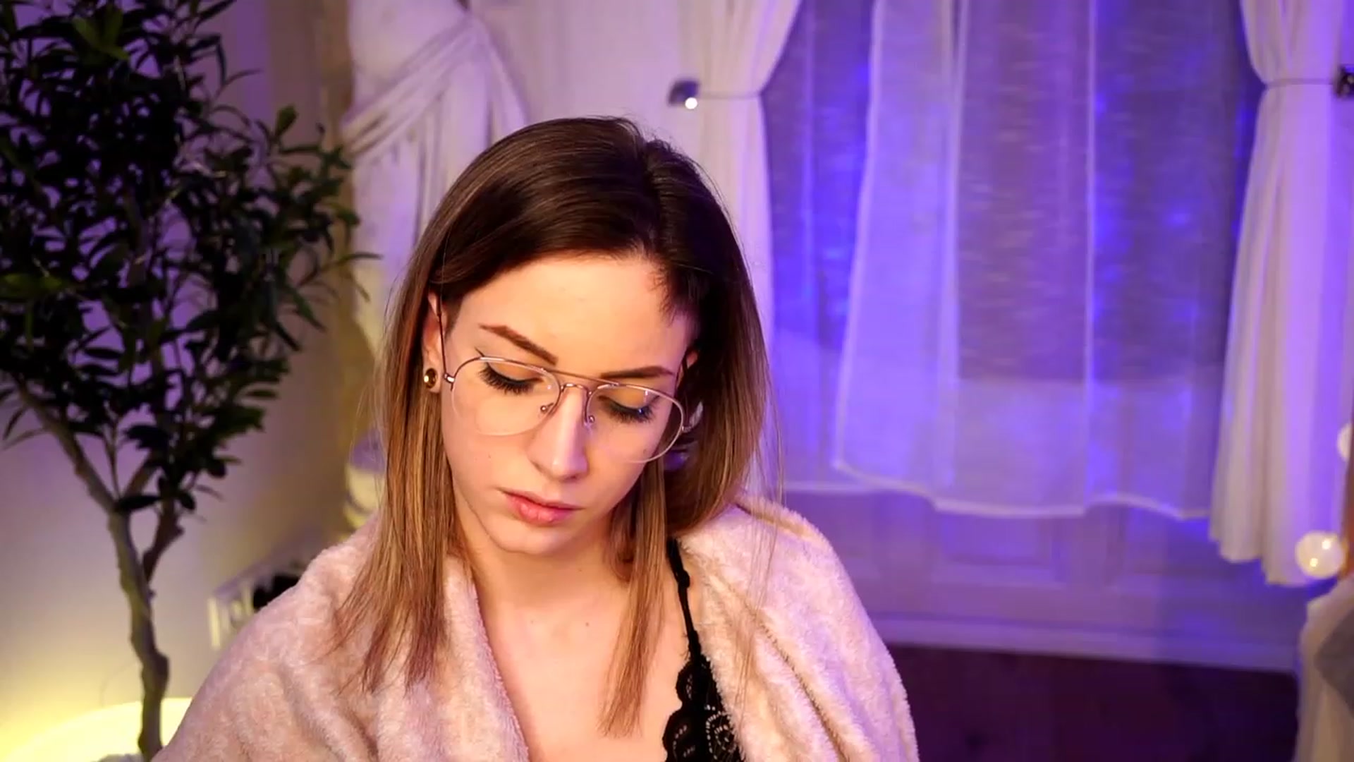 Gallery image thumbnail from Kend_dall's myfreecams stream on, 04/02/2023, 15:30 image 19 of 20