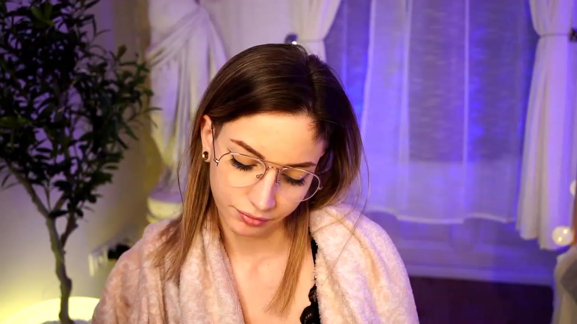 Gallery image thumbnail from Kend_dall's myfreecams stream on, 04/02/2023, 15:30 image 11 of 20