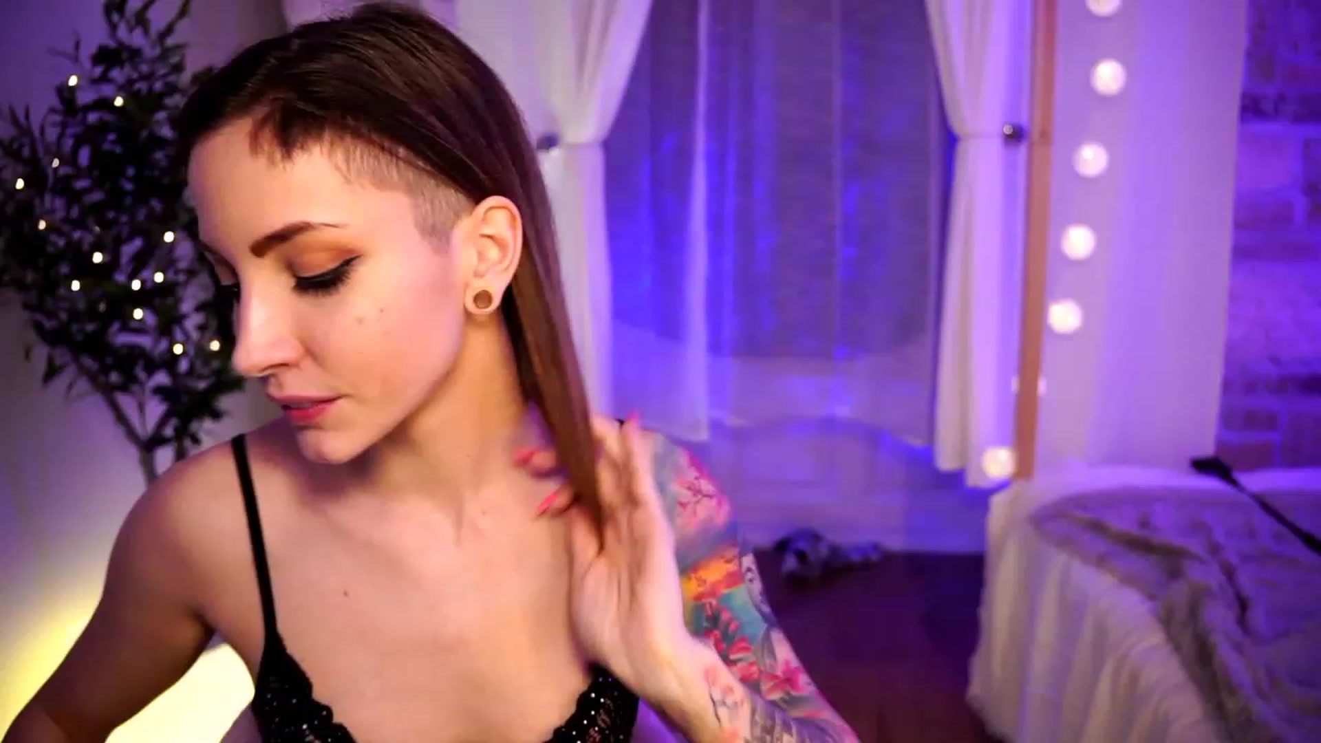Gallery image thumbnail from Kend_dall's myfreecams stream on, 04/03/2023, 21:01 image 10 of 20