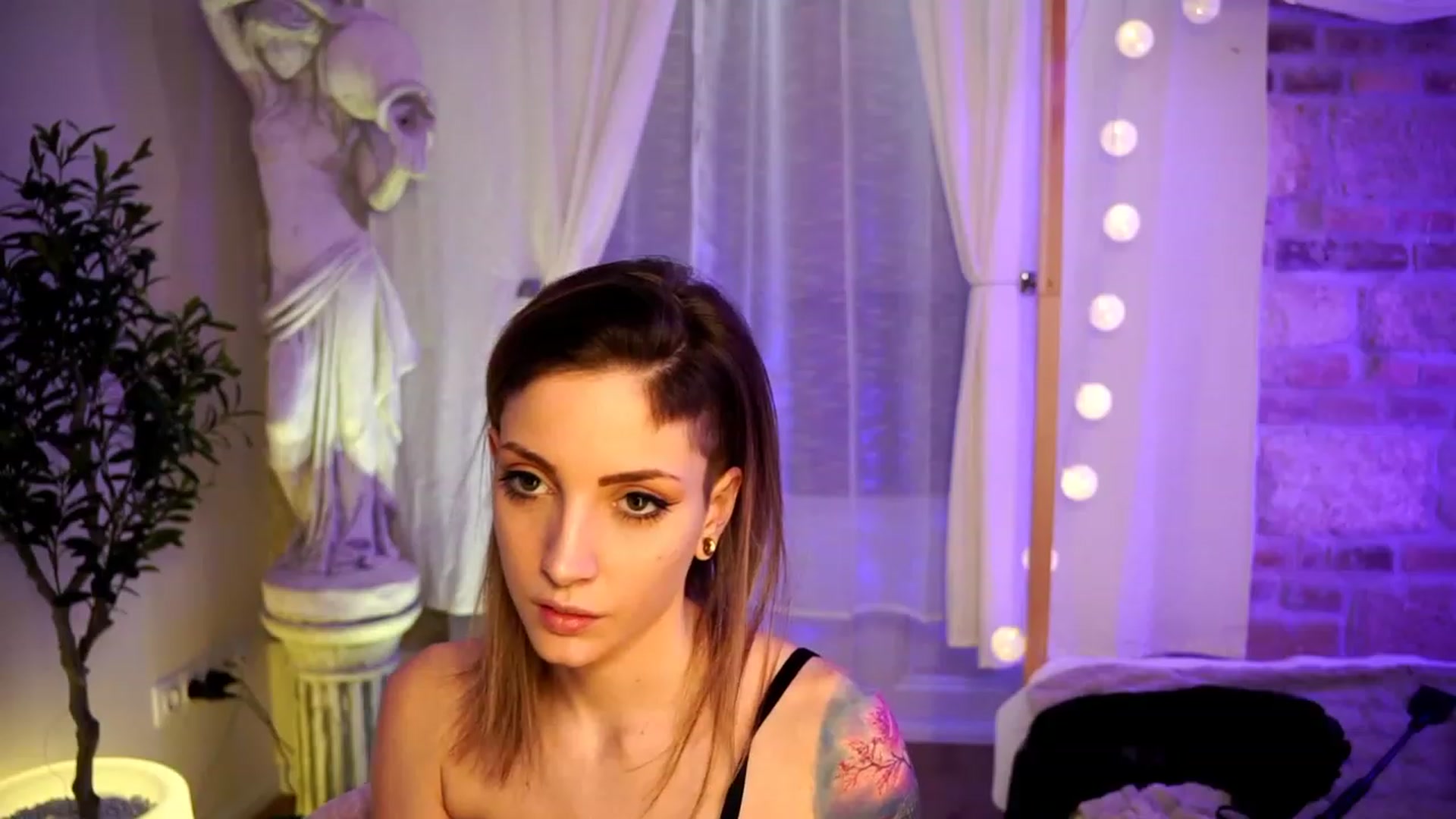 Gallery image thumbnail from Kend_dall's myfreecams stream on, 04/06/2023, 11:53 image 17 of 20
