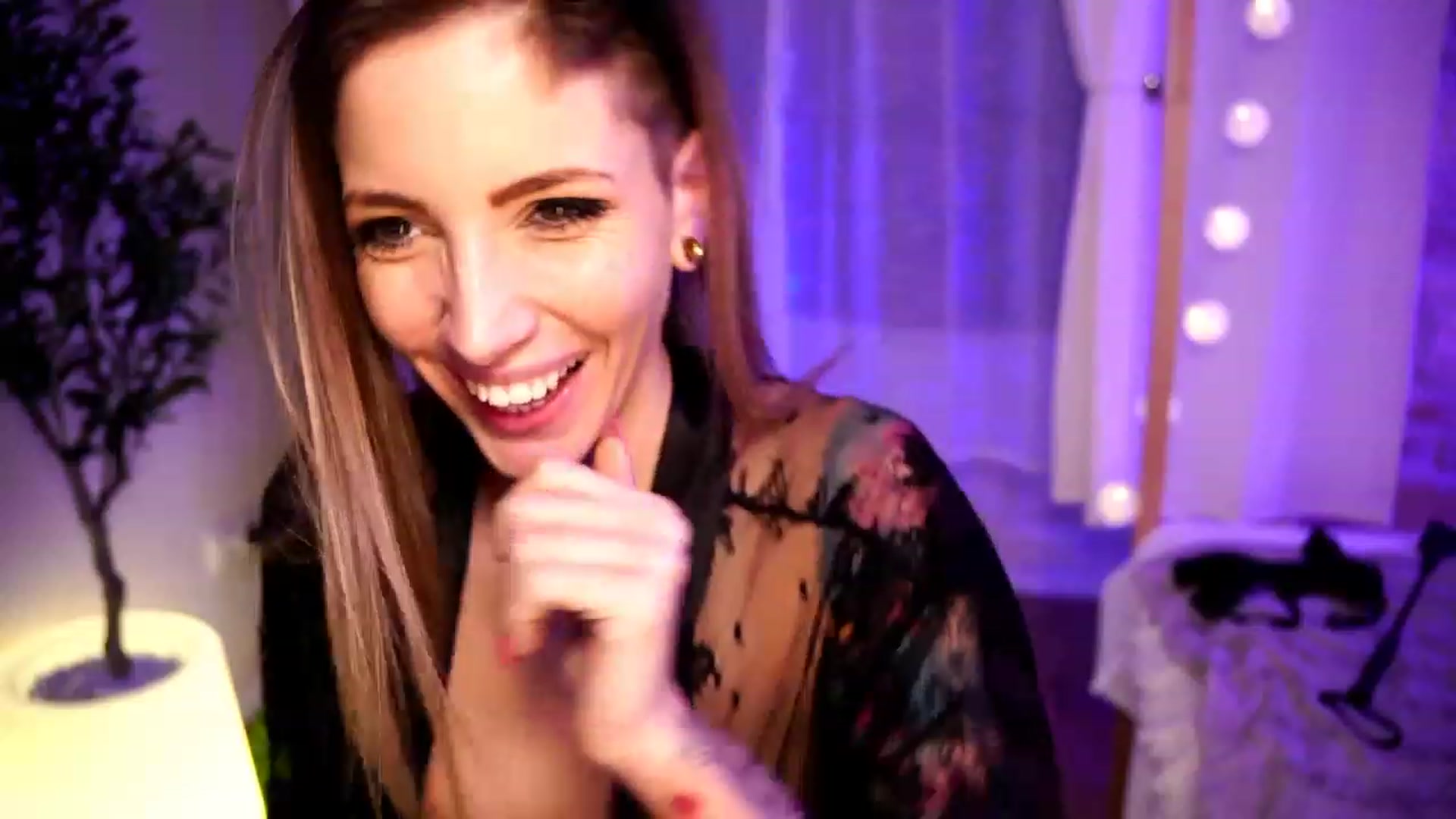 Gallery image thumbnail from Kend_dall's myfreecams stream on, 04/06/2023, 15:27 image 14 of 20