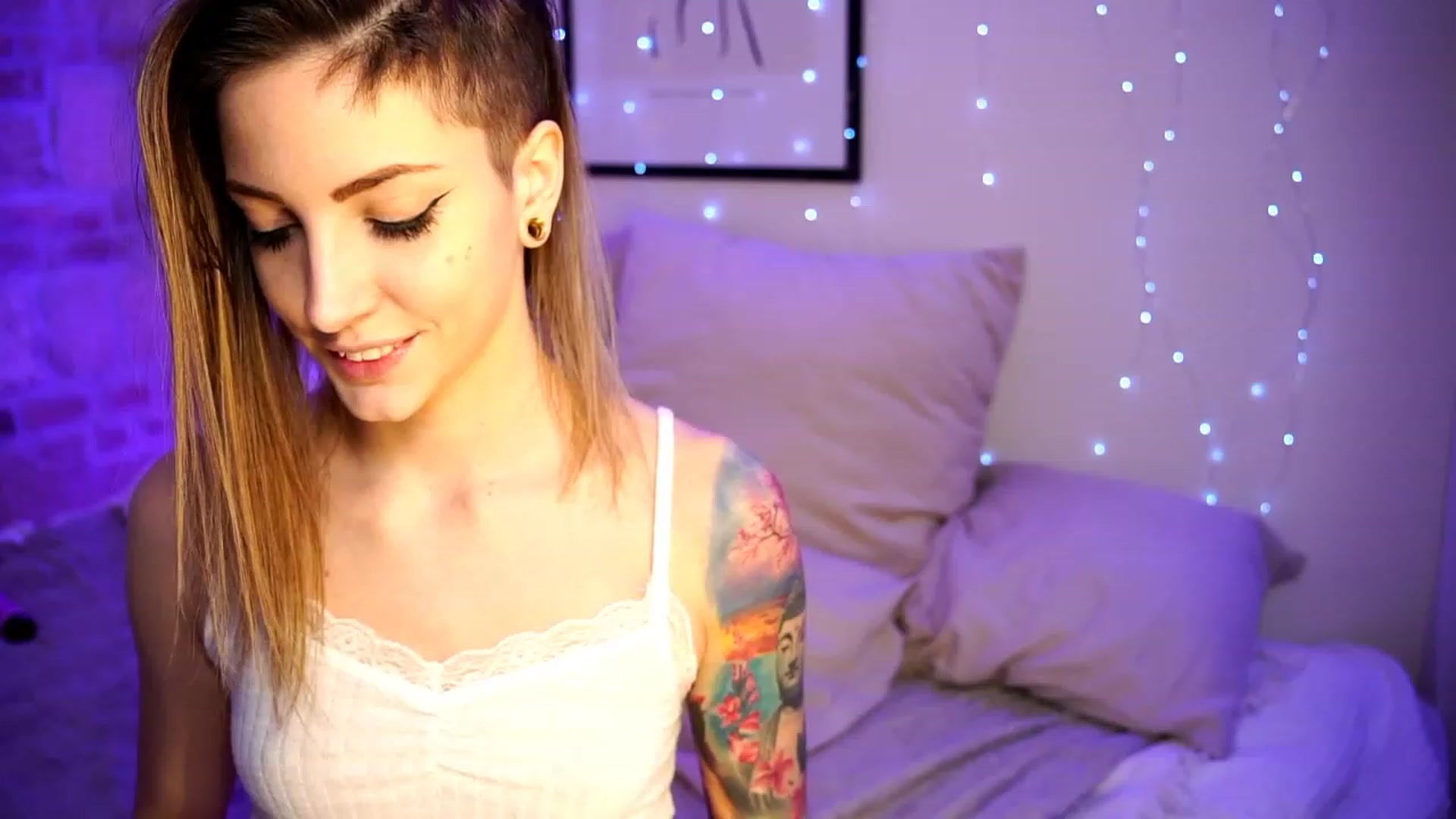 Gallery image thumbnail from Kend_dall's myfreecams stream on, 04/09/2023, 11:30 image 16 of 20