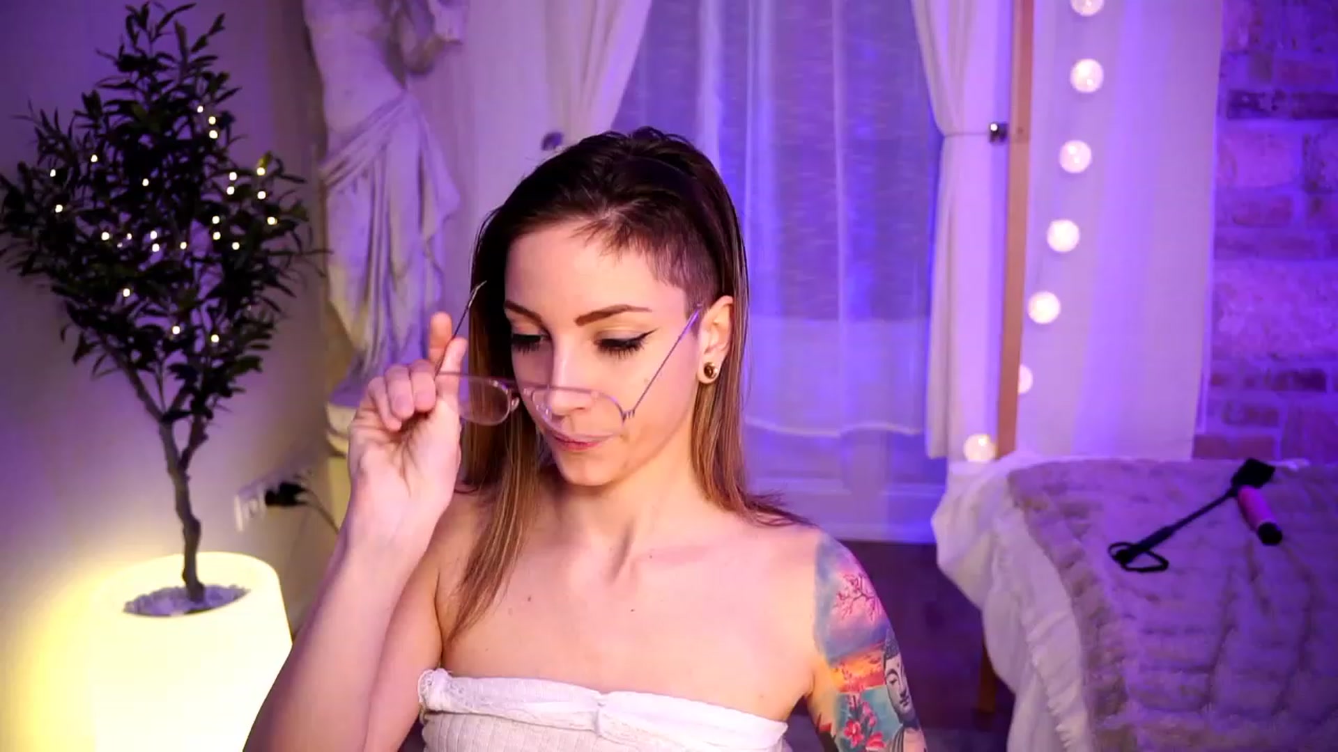 Gallery image thumbnail from Kend_dall's myfreecams stream on, 04/09/2023, 13:07 image 12 of 20