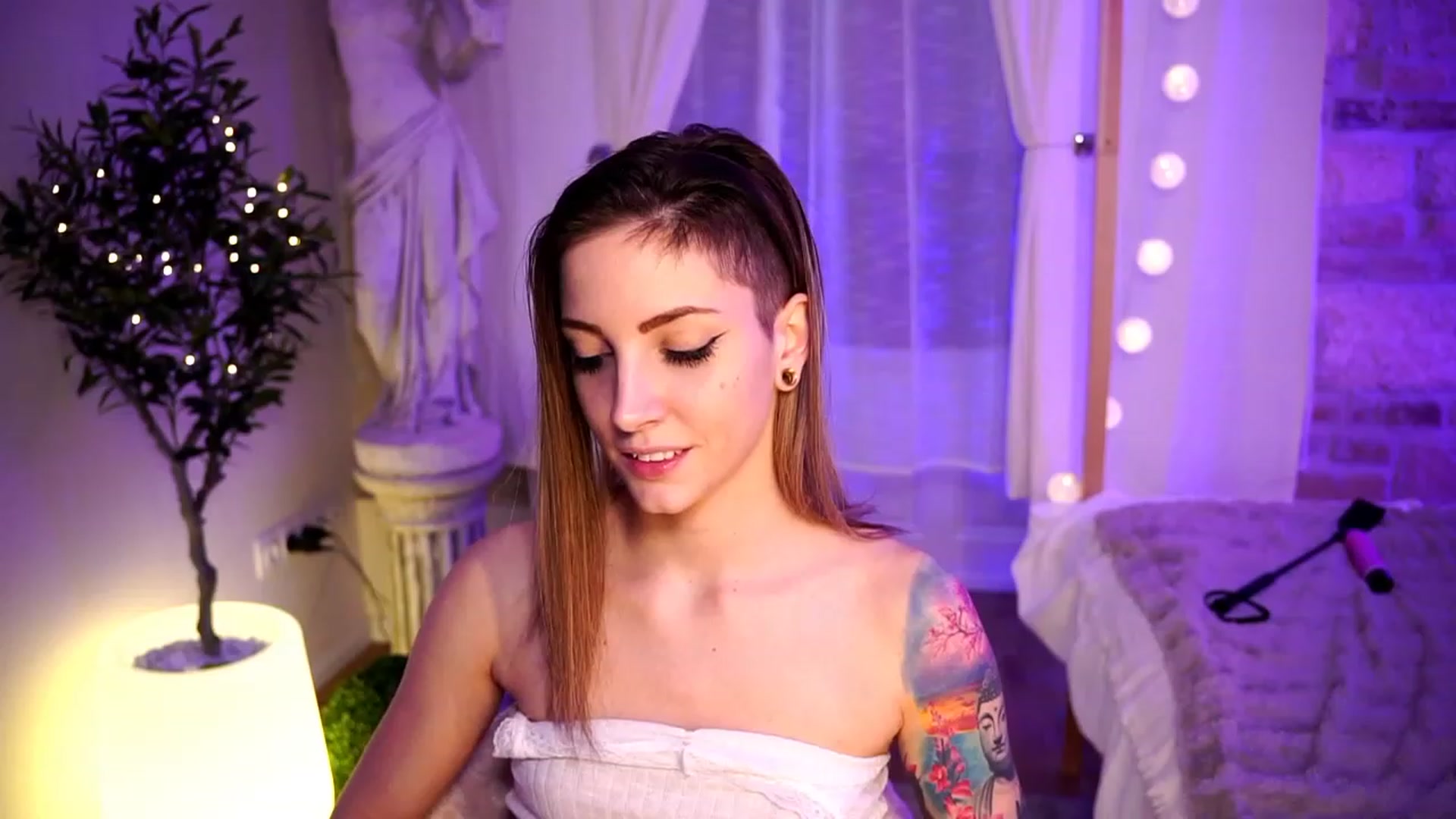 Gallery image thumbnail from Kend_dall's myfreecams stream on, 04/09/2023, 13:07 image 11 of 20