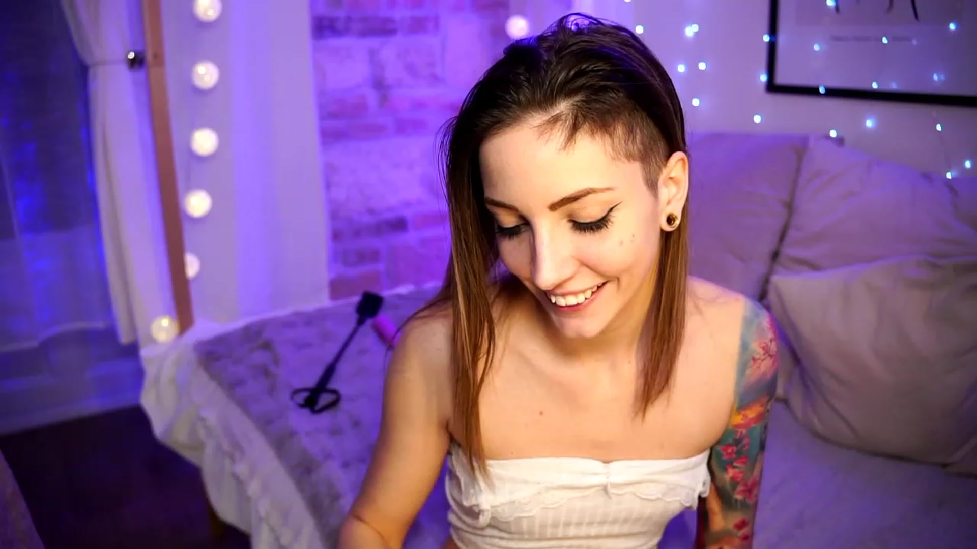 Gallery image thumbnail from Kend_dall's myfreecams stream on, 04/09/2023, 14:16 image 19 of 20