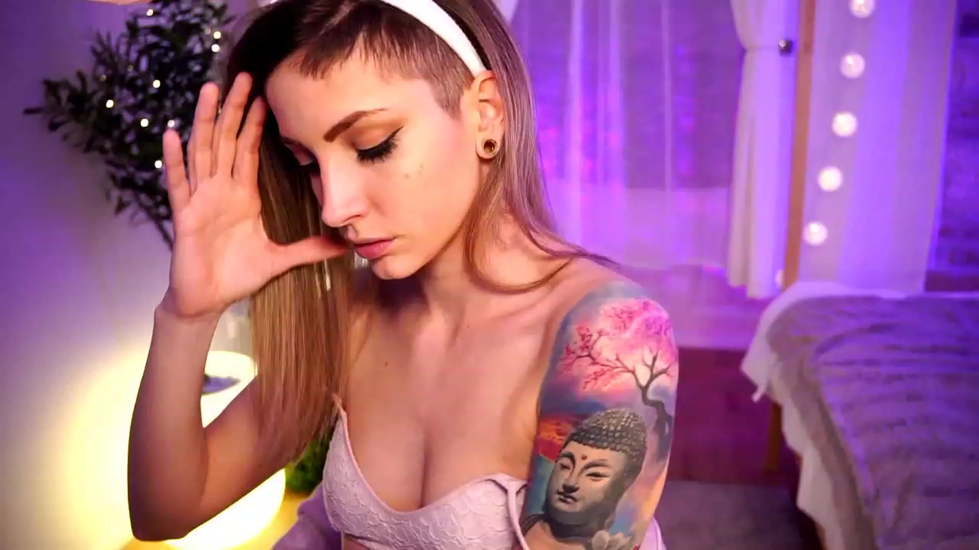 Gallery image thumbnail from Kend_dall's myfreecams stream on, 04/10/2023, 13:34 image 4 of 20