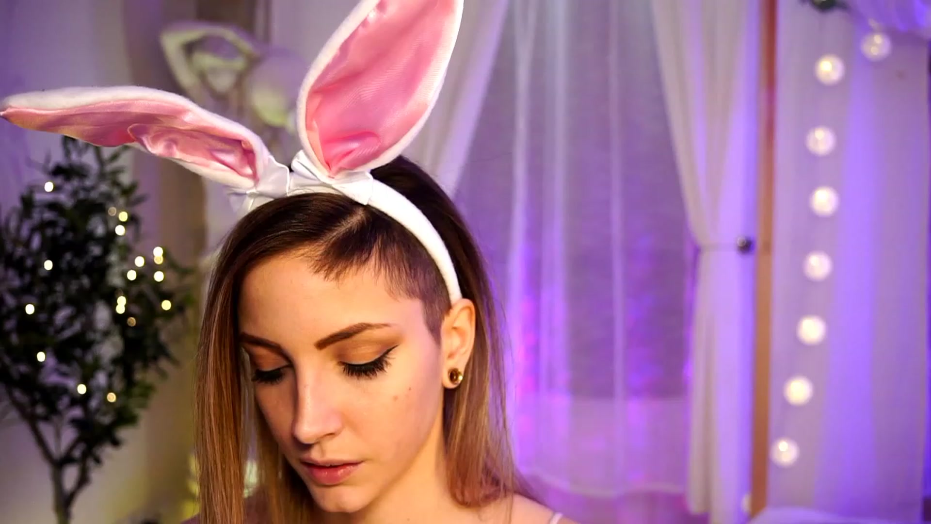 Gallery image thumbnail from Kend_dall's myfreecams stream on, 04/10/2023, 13:34 image 1 of 20