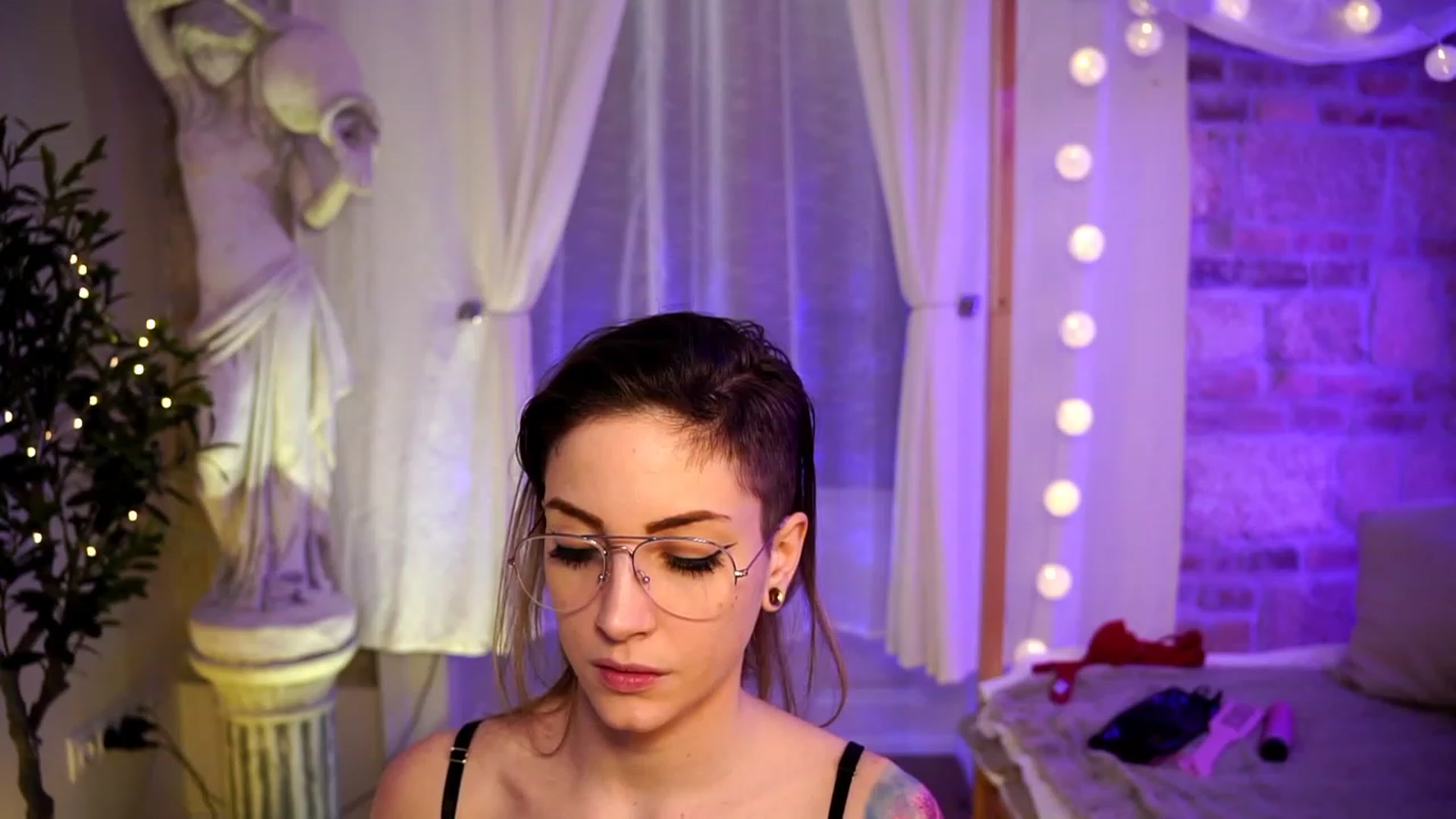 Gallery image thumbnail from Kend_dall's myfreecams stream on, 04/12/2023, 15:06 image 6 of 20