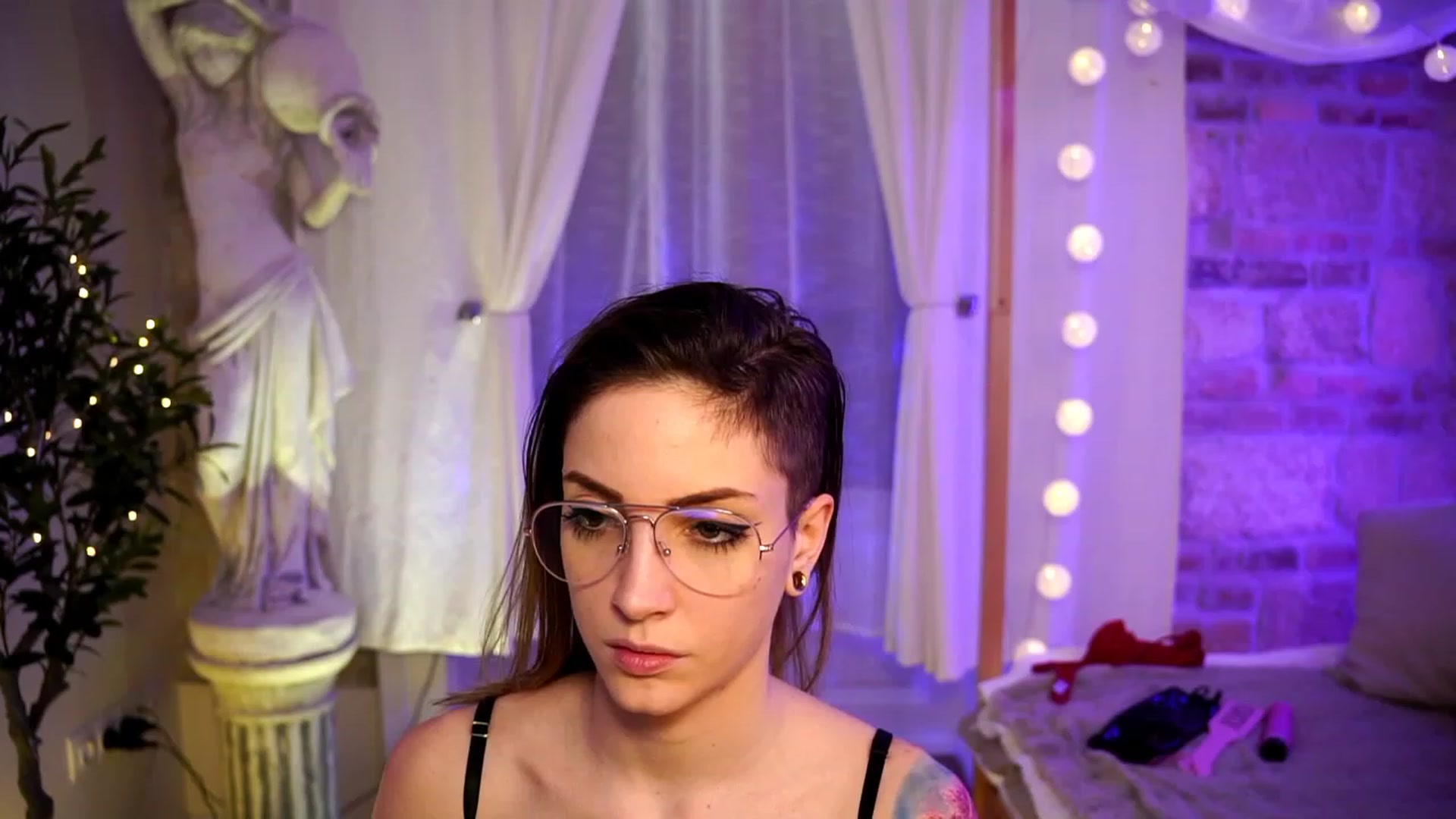 Gallery image thumbnail from Kend_dall's myfreecams stream on, 04/12/2023, 15:06 image 5 of 20