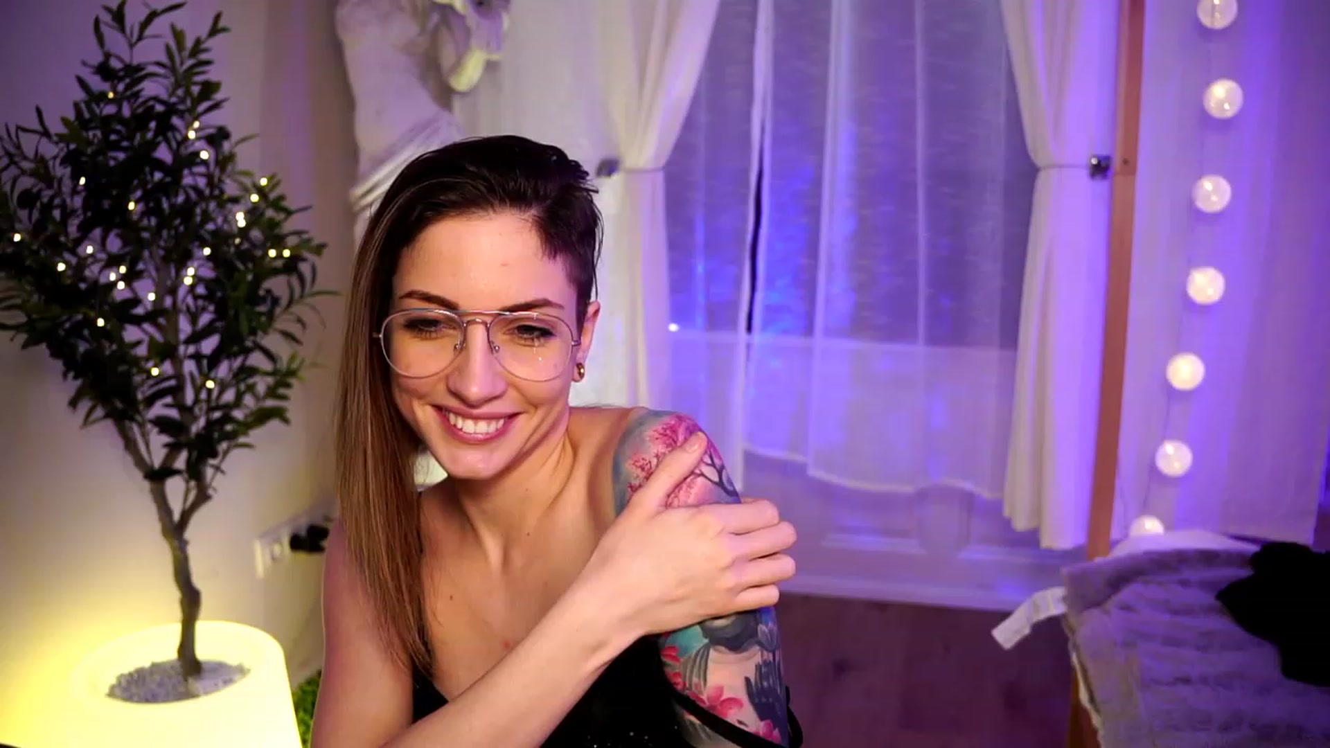 Gallery image thumbnail from Kend_dall's myfreecams stream on, 04/13/2023, 08:57 image 19 of 20