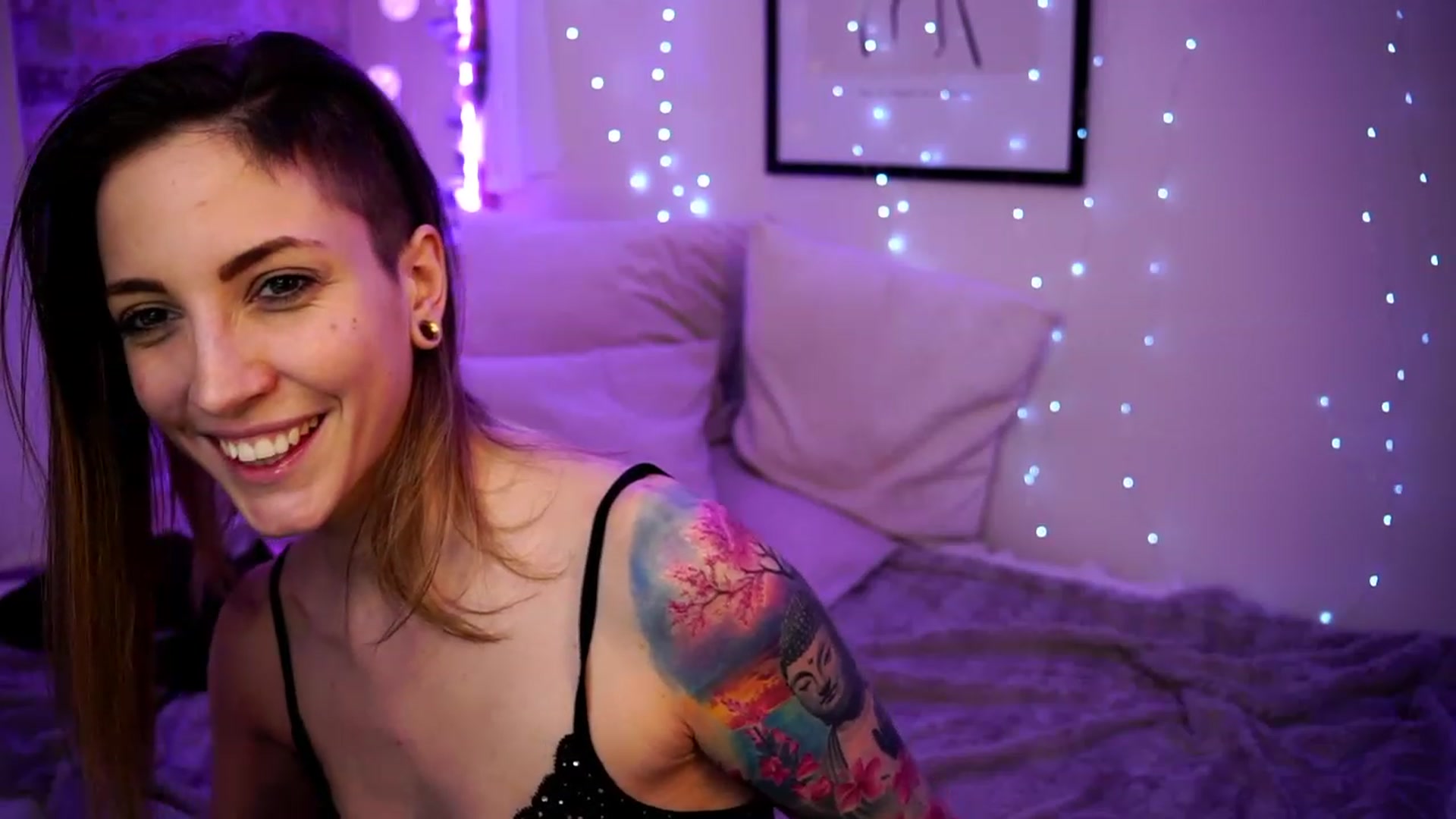 Gallery image thumbnail from Kend_dall's myfreecams stream on, 04/13/2023, 12:09 image 17 of 20