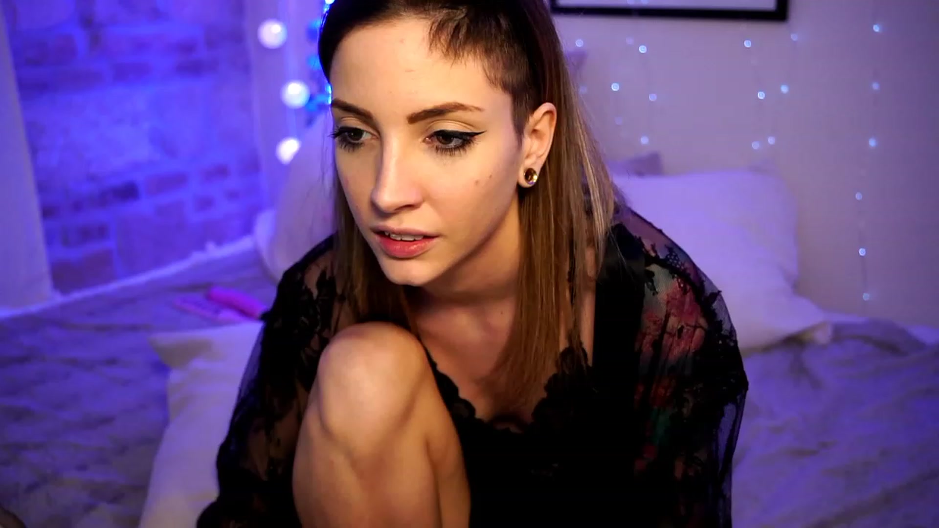 Gallery image thumbnail from Kend_dall's myfreecams stream on, 04/15/2023, 13:12 image 17 of 20