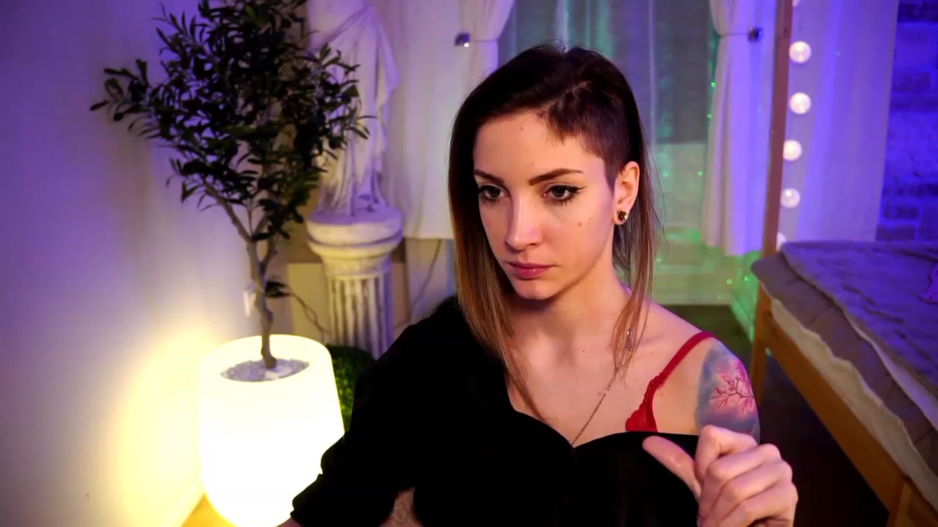 Gallery image thumbnail from Kend_dall's myfreecams stream on, 04/17/2023, 05:56 image 10 of 20