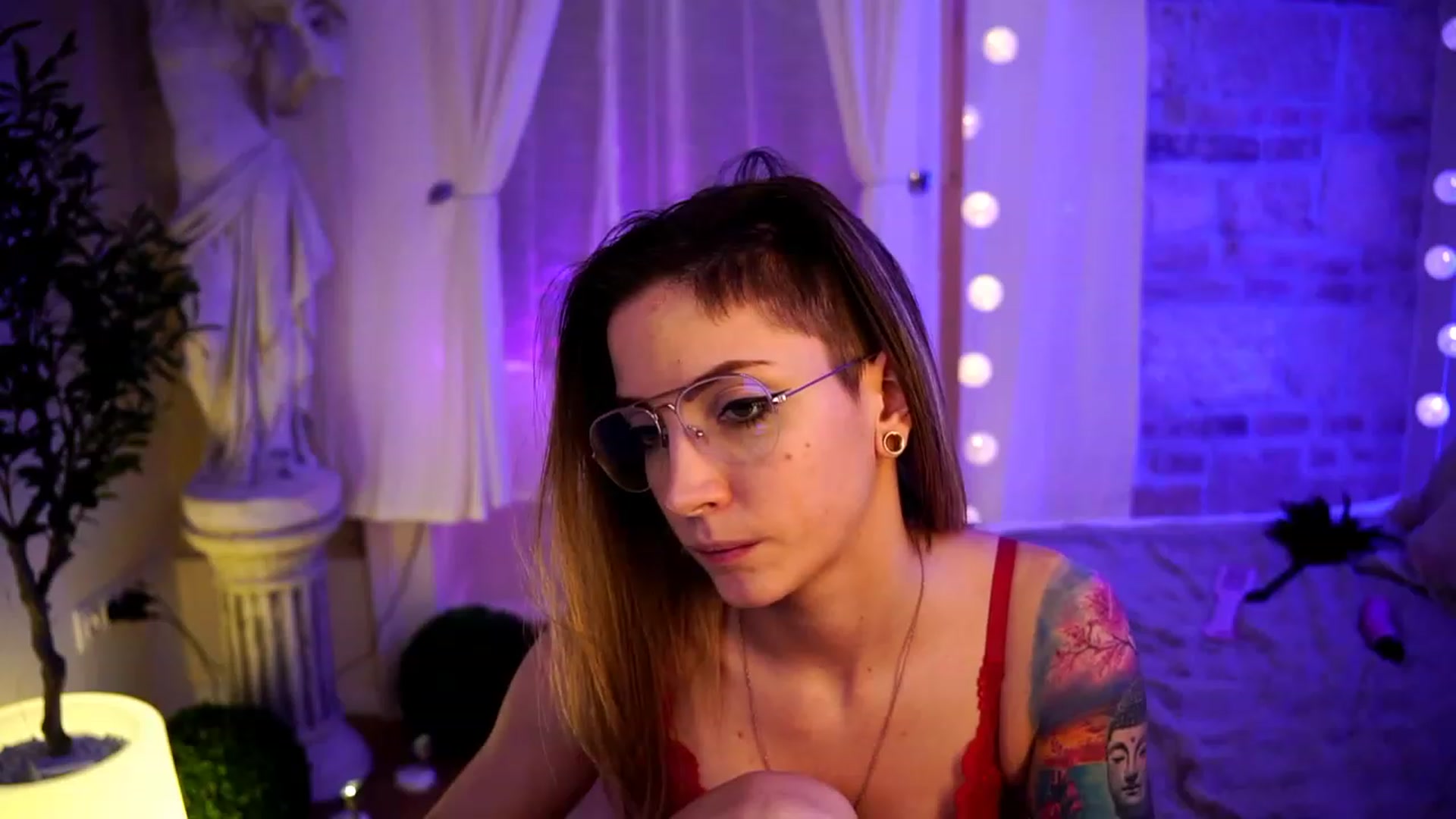 Gallery image thumbnail from Kend_dall's myfreecams stream on, 04/17/2023, 07:21 image 15 of 20