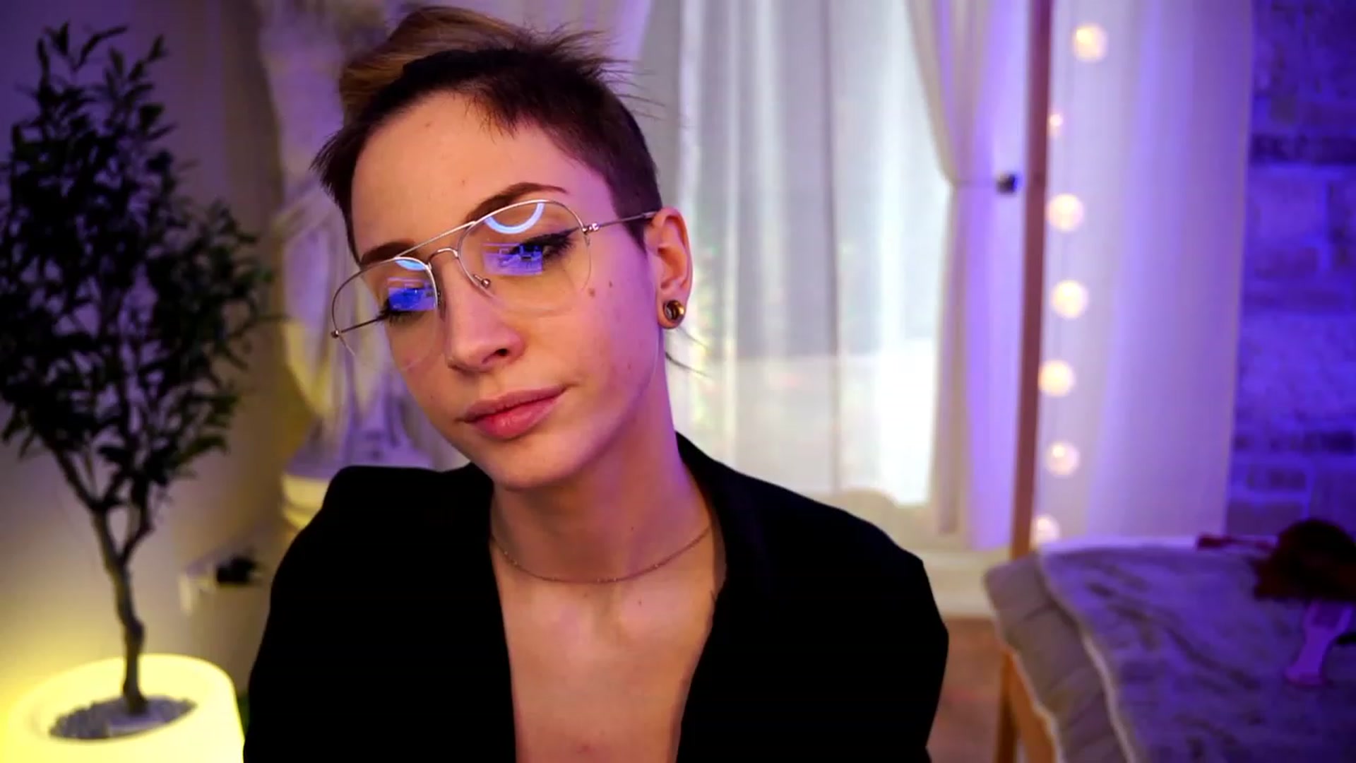 Gallery image thumbnail from Kend_dall's myfreecams stream on, 04/17/2023, 08:43 image 14 of 20