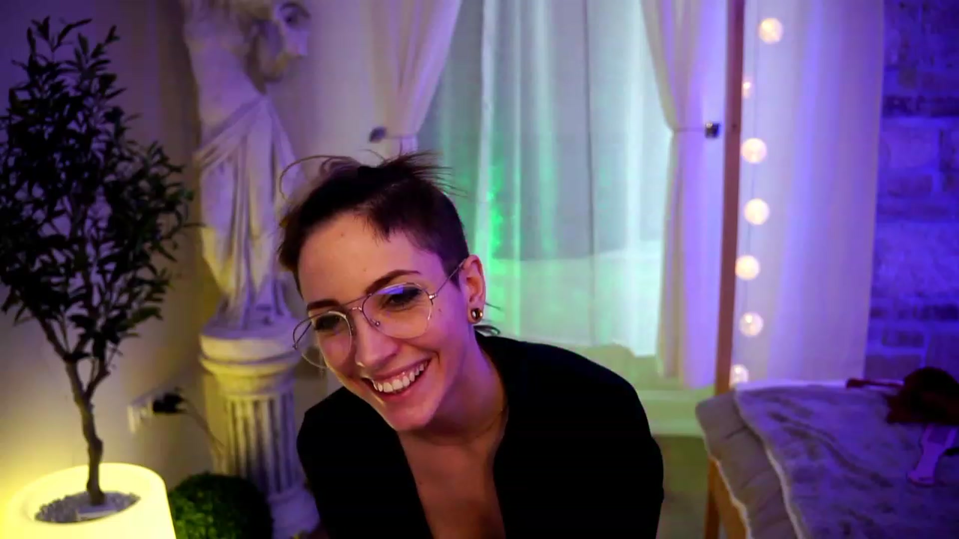 Gallery image thumbnail from Kend_dall's myfreecams stream on, 04/17/2023, 08:43 image 17 of 20