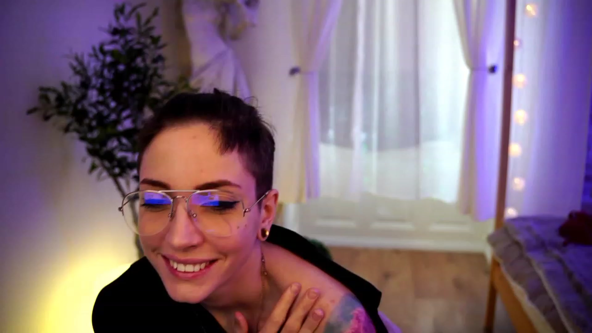 Gallery image thumbnail from Kend_dall's myfreecams stream on, 04/17/2023, 10:11 image 5 of 20