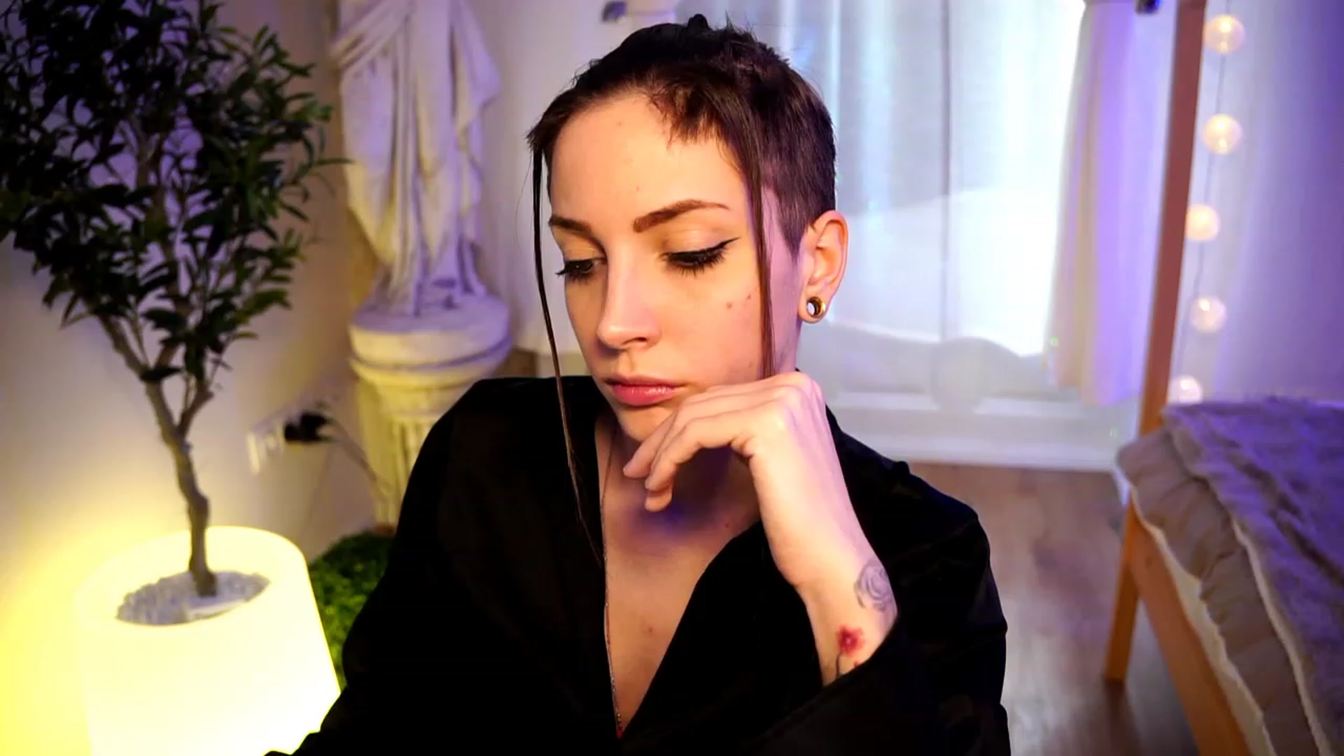 Gallery image thumbnail from Kend_dall's myfreecams stream on, 04/17/2023, 10:58 image 1 of 20