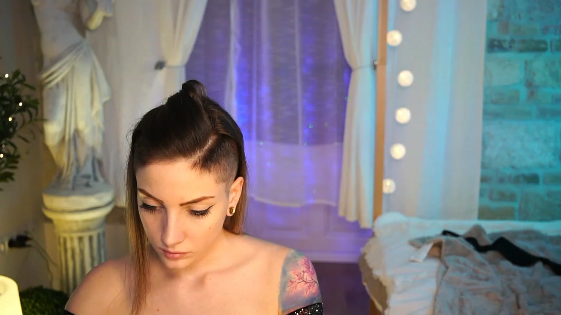 Gallery image thumbnail from Kend_dall's myfreecams stream on, 04/24/2023, 12:59 image 4 of 20